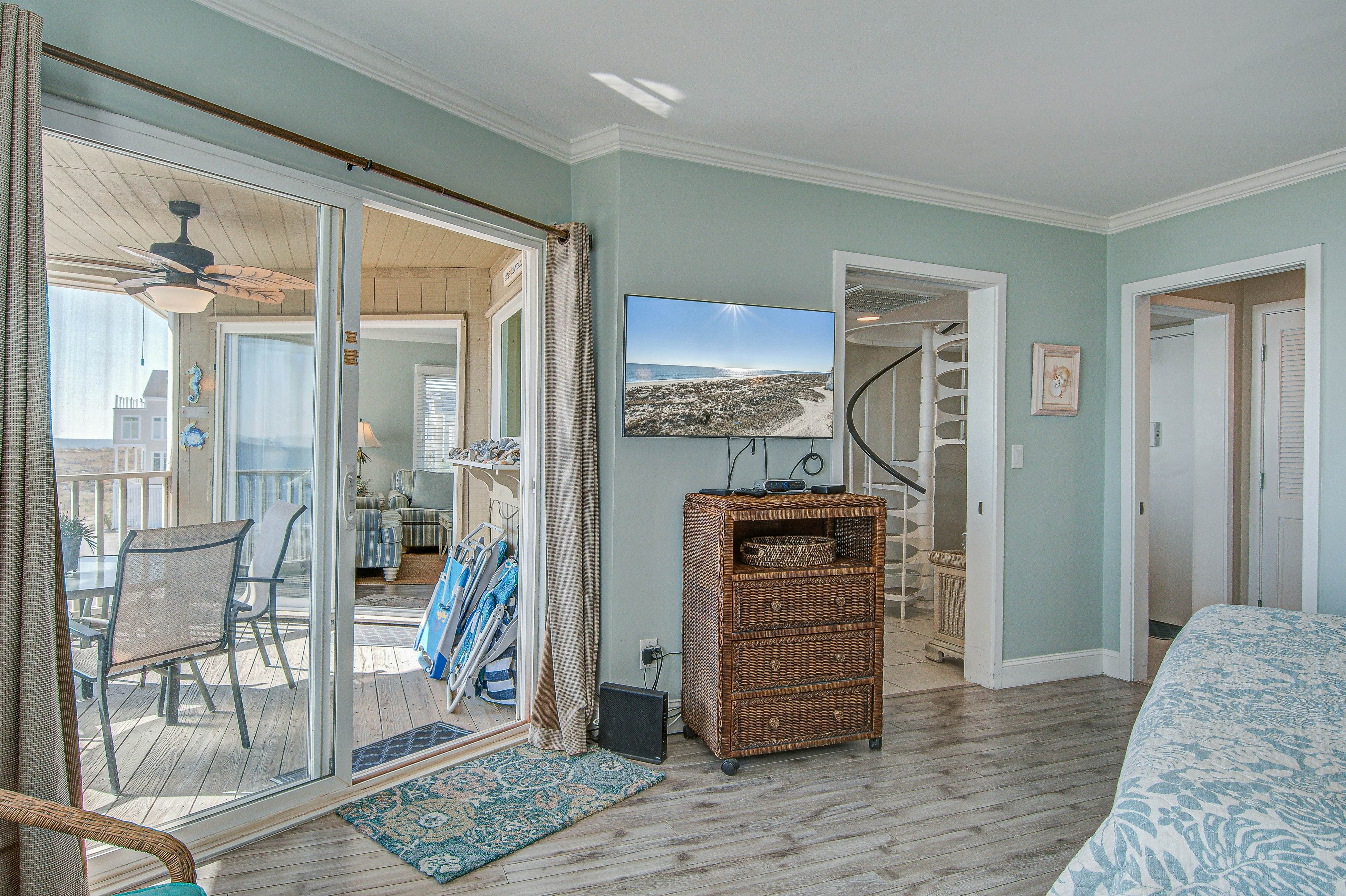 Top-floor Oceanfront Villa with spectacular ocean views - prime location