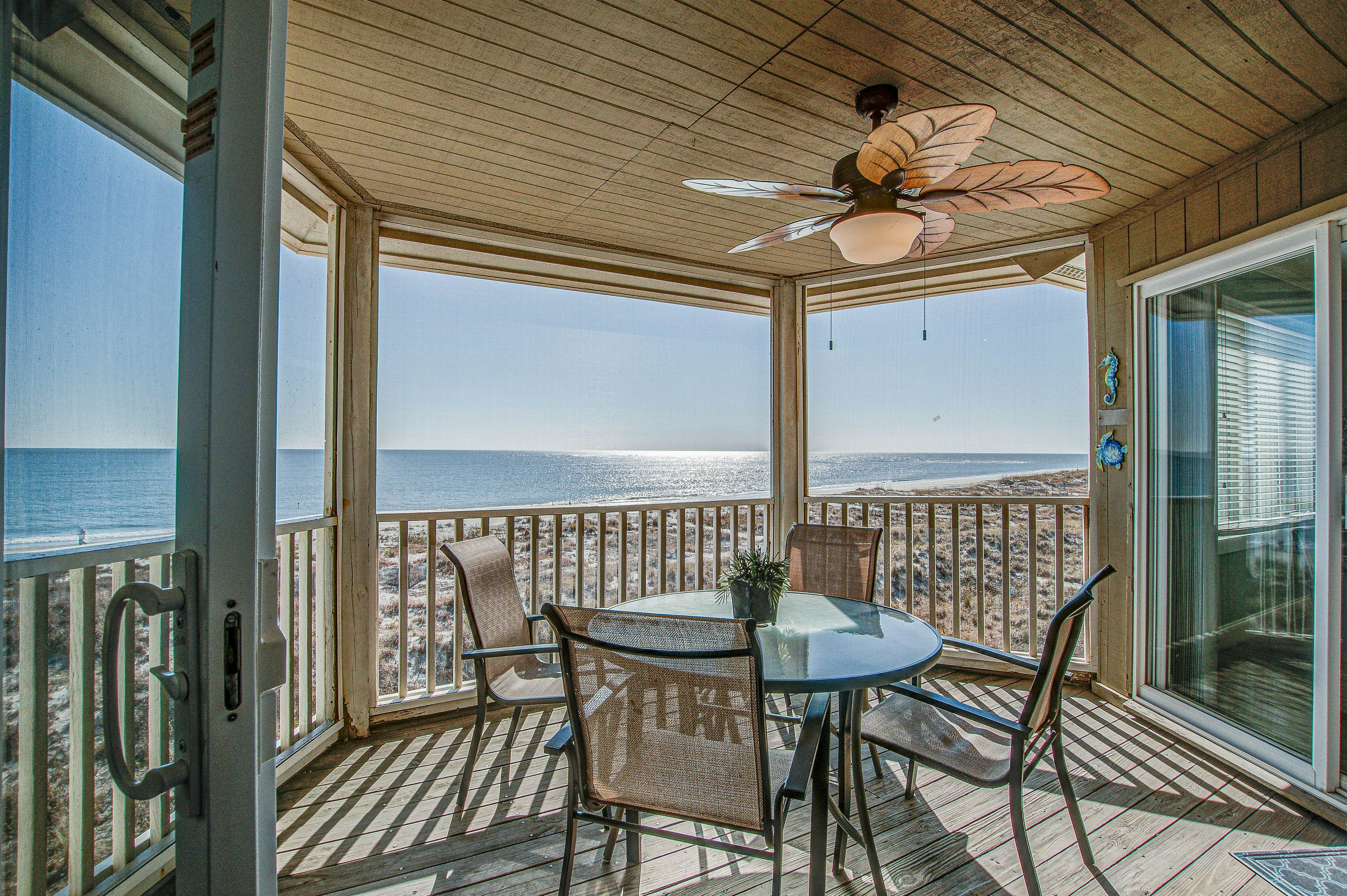 Top-floor Oceanfront Villa with spectacular ocean views - prime location