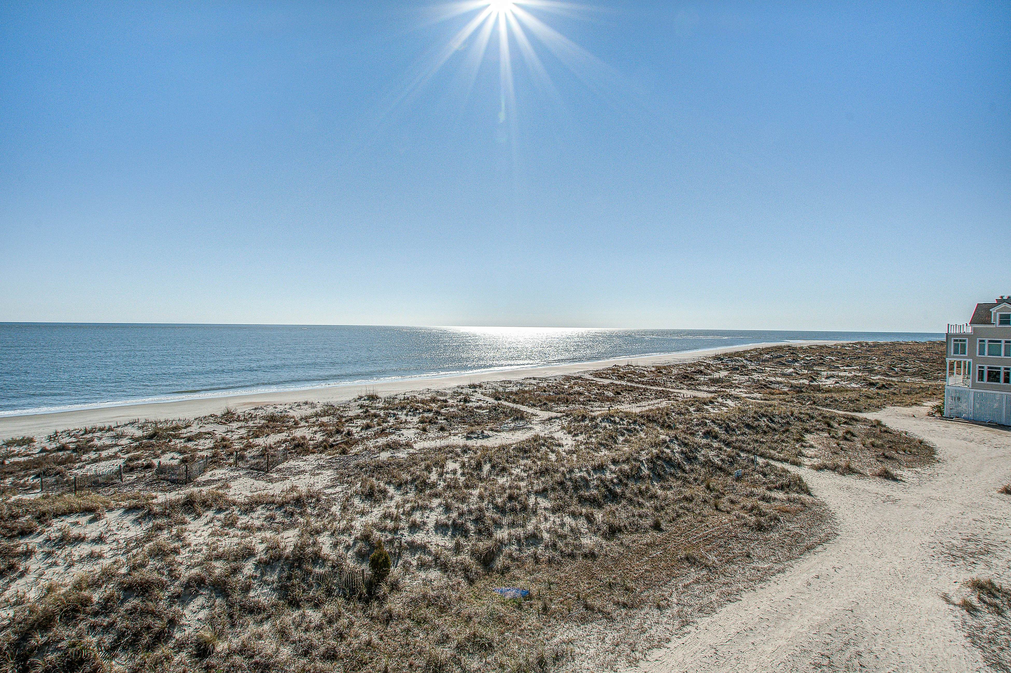 Top-floor Oceanfront Villa with spectacular ocean views - prime location