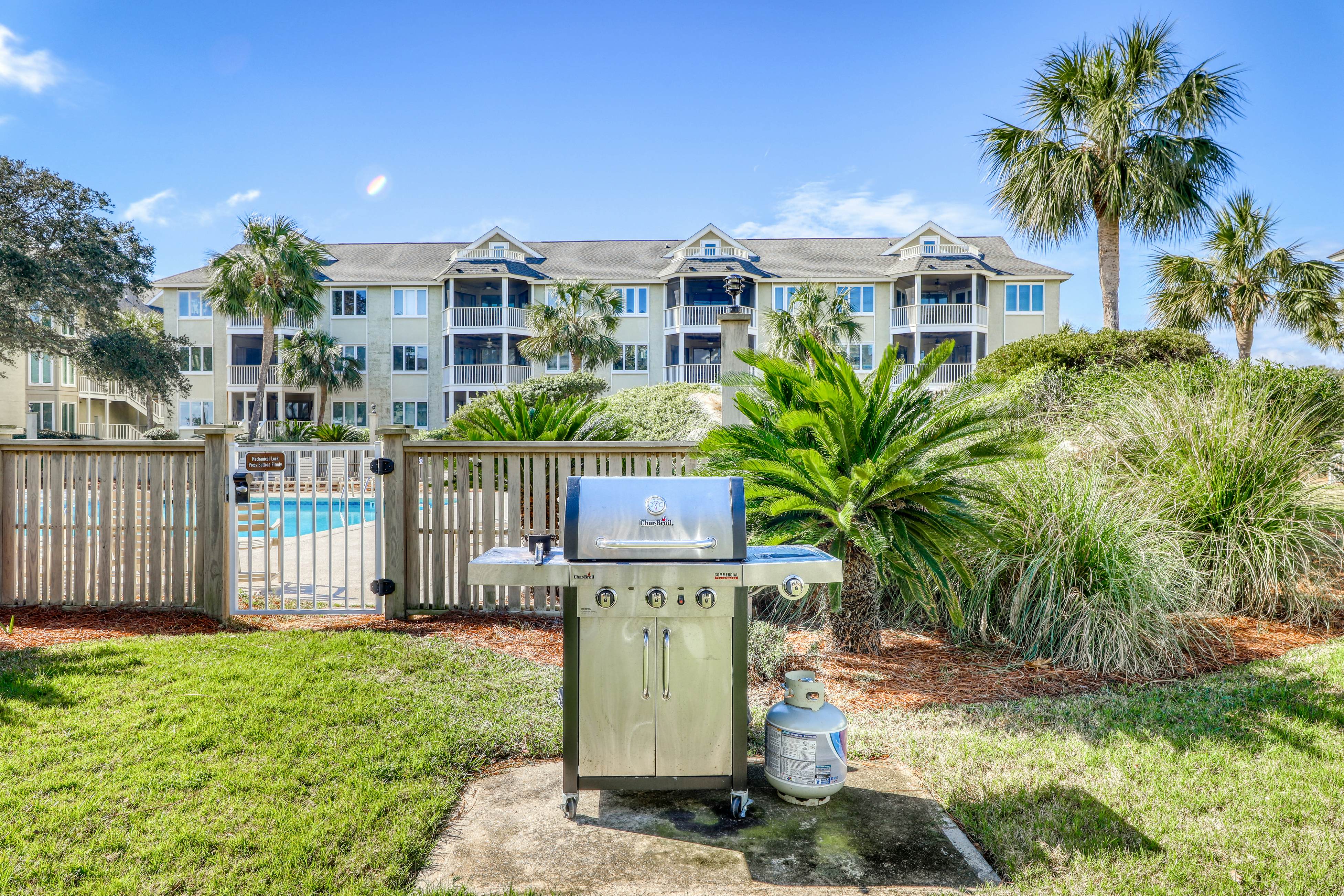 Top-floor Oceanfront Villa with spectacular ocean views - prime location
