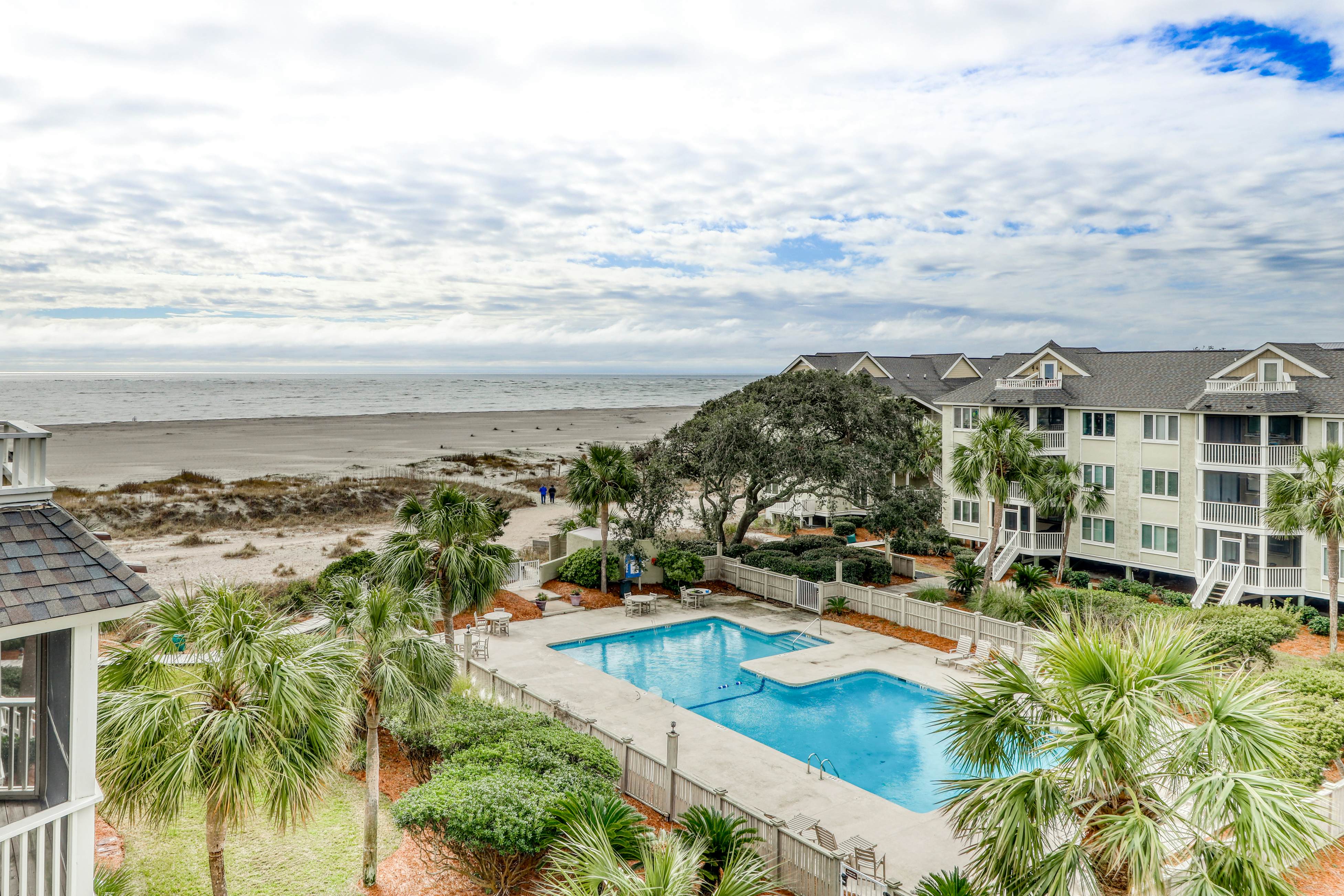 Top-floor Oceanfront Villa with spectacular ocean views - prime location