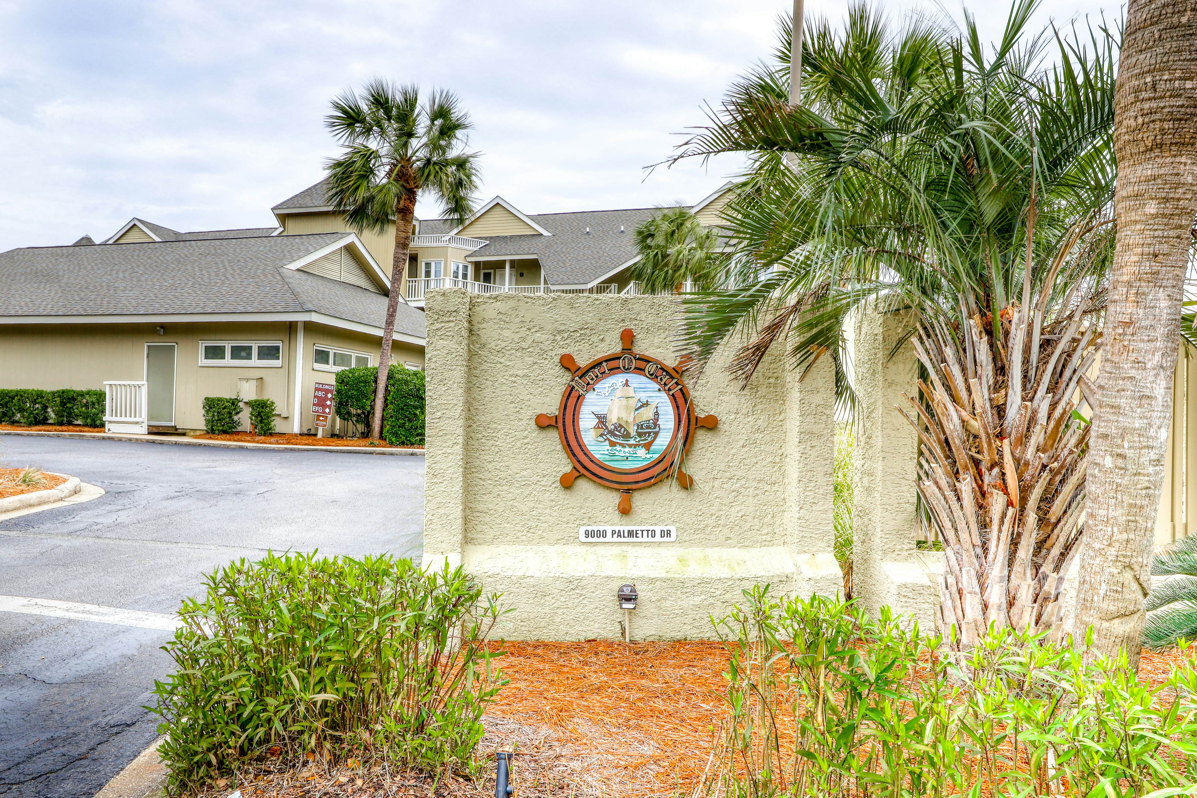 Top-floor Oceanfront Villa with spectacular ocean views - prime location