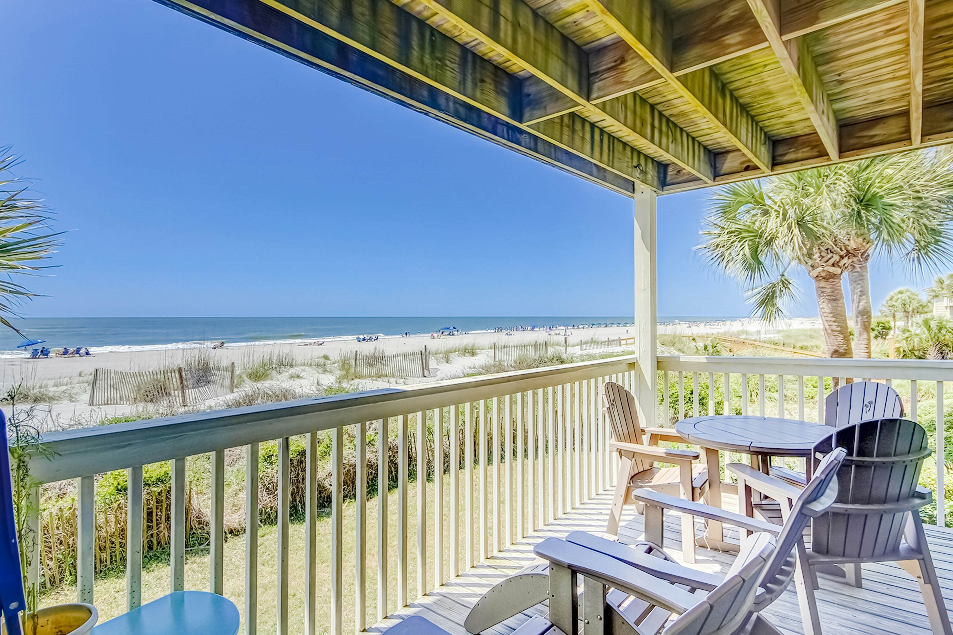 Oceanfront beach condo with WiFi, washer/dryer, pool - snowbirds welcome