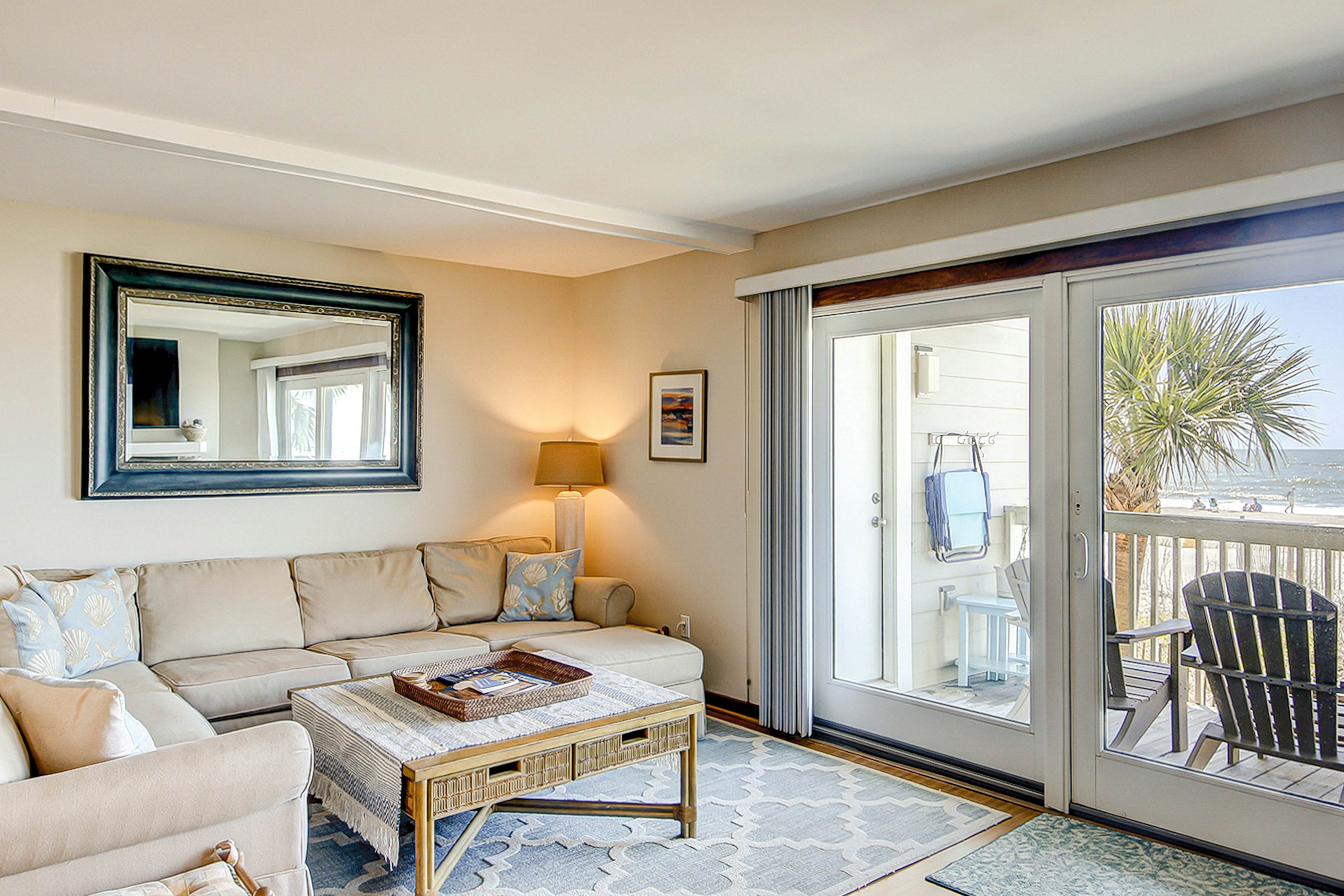 Oceanfront beach condo with WiFi, washer/dryer, pool - snowbirds welcome