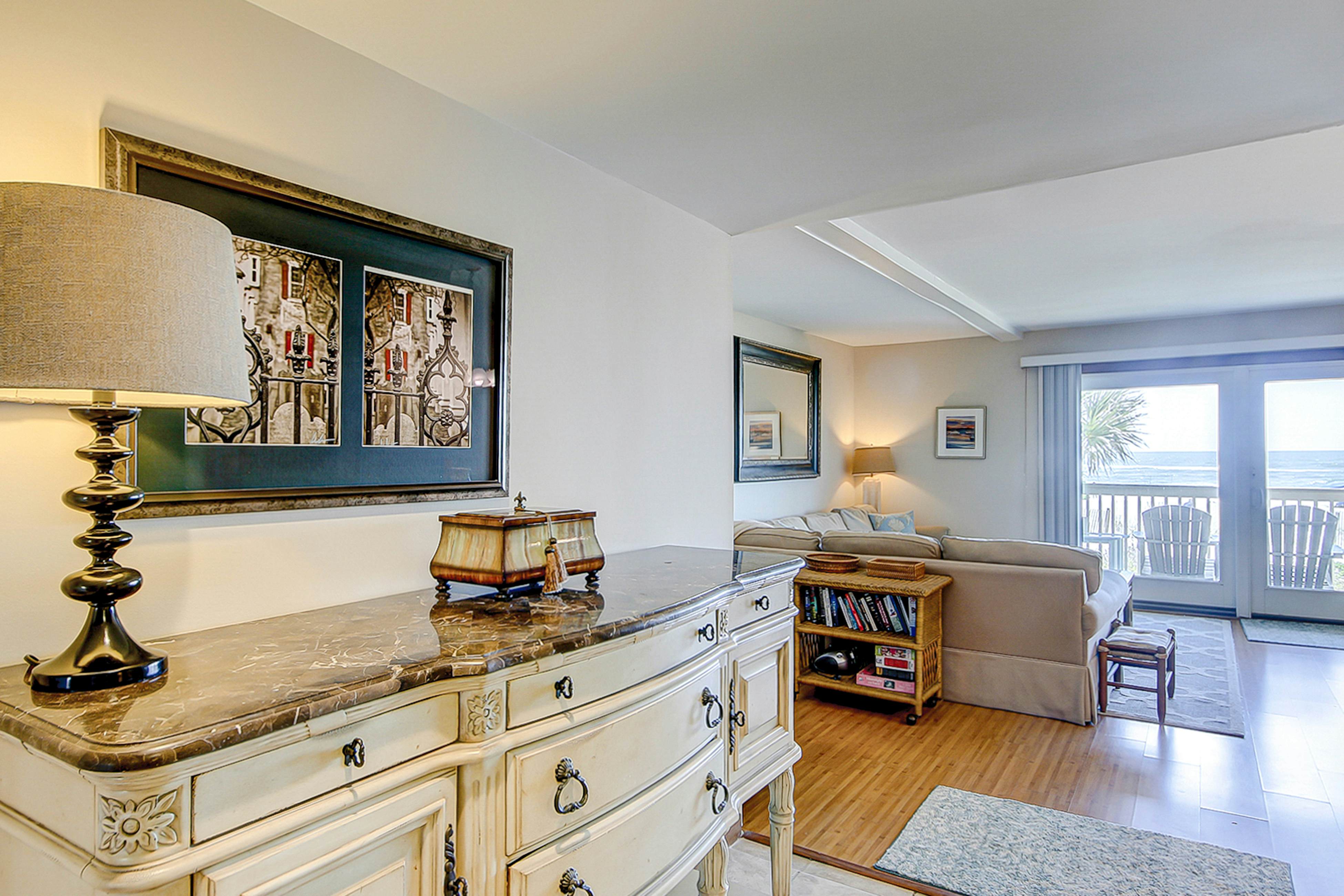 Oceanfront beach condo with WiFi, washer/dryer, pool - snowbirds welcome