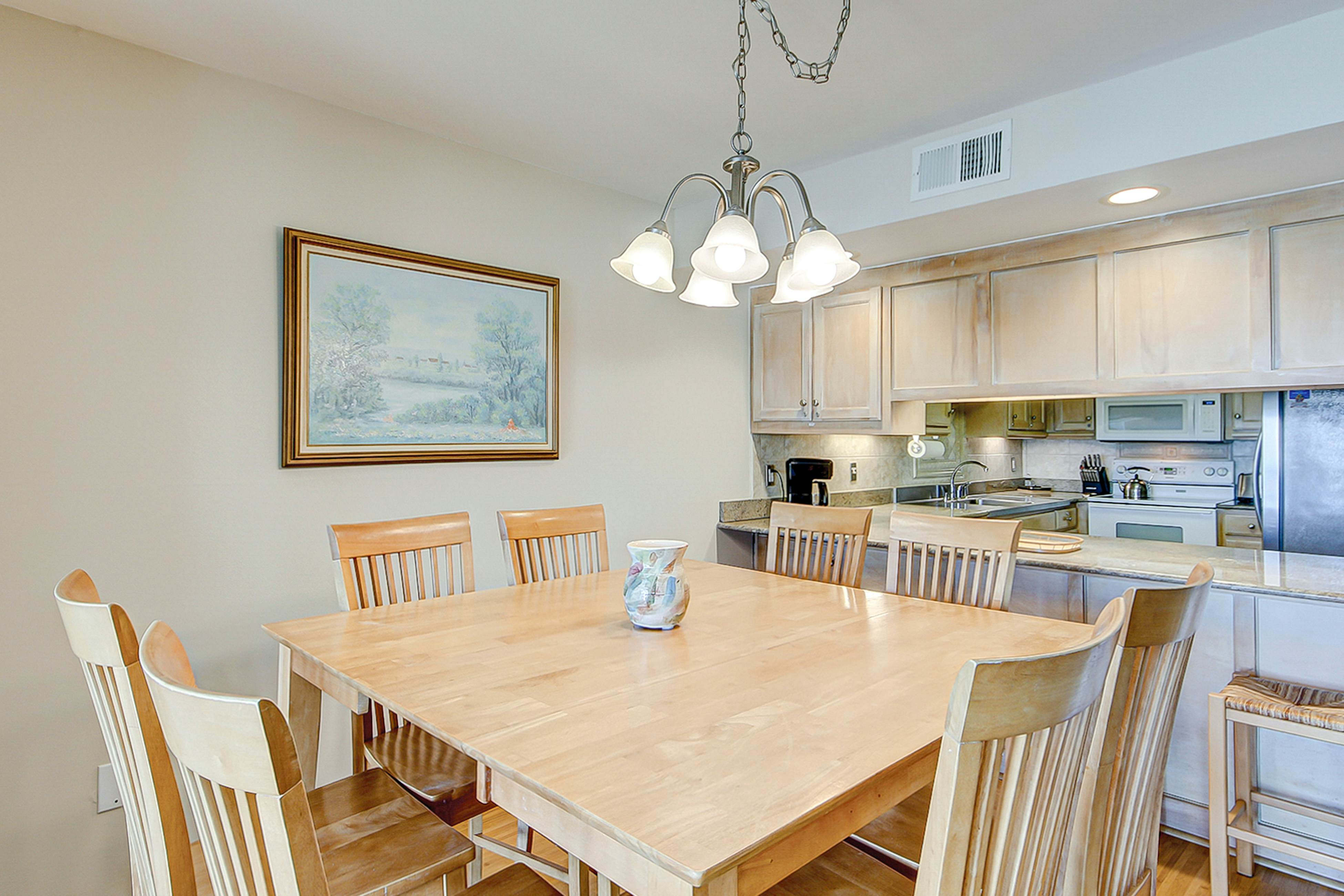 Oceanfront beach condo with WiFi, washer/dryer, pool - snowbirds welcome