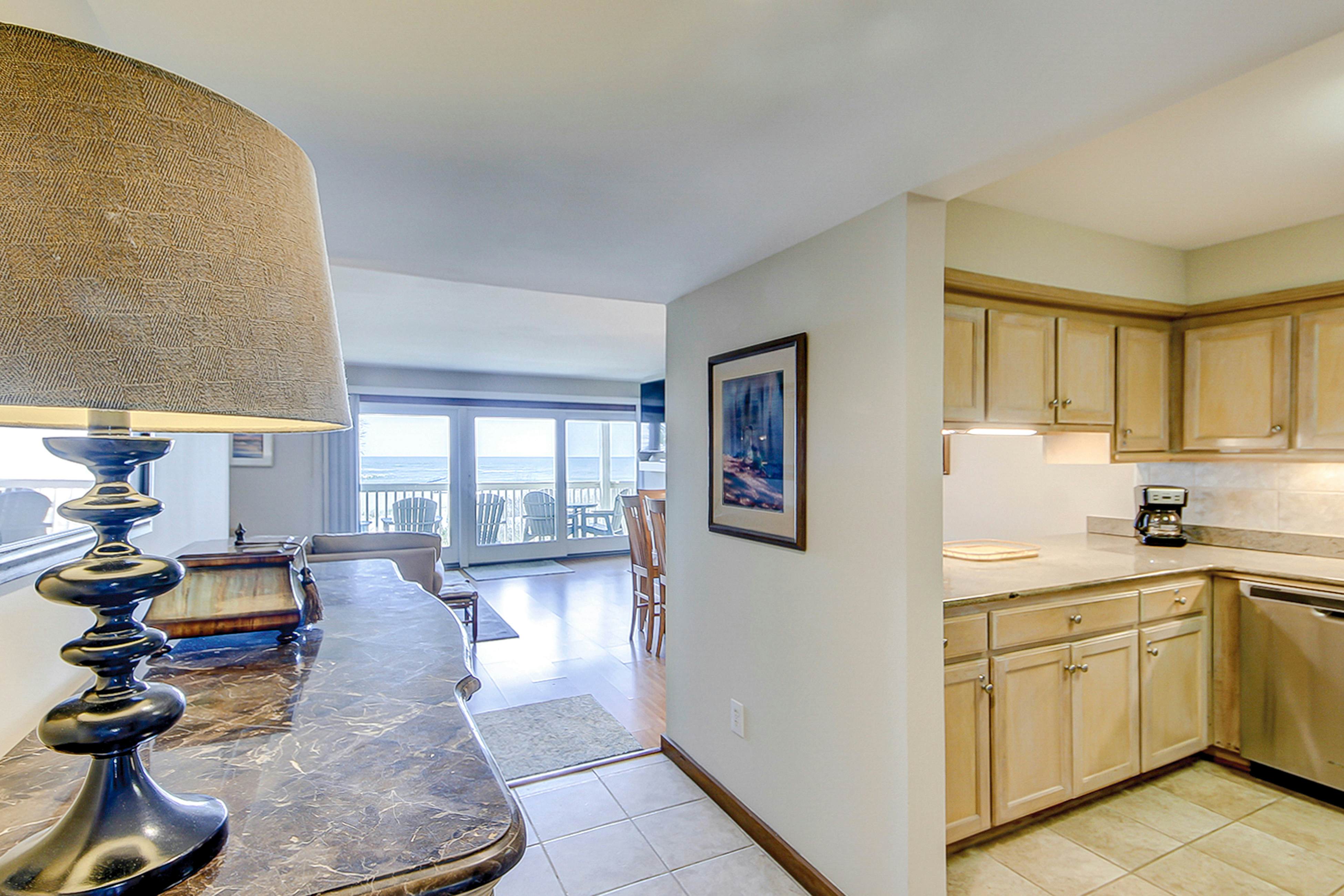 Oceanfront beach condo with WiFi, washer/dryer, pool - snowbirds welcome