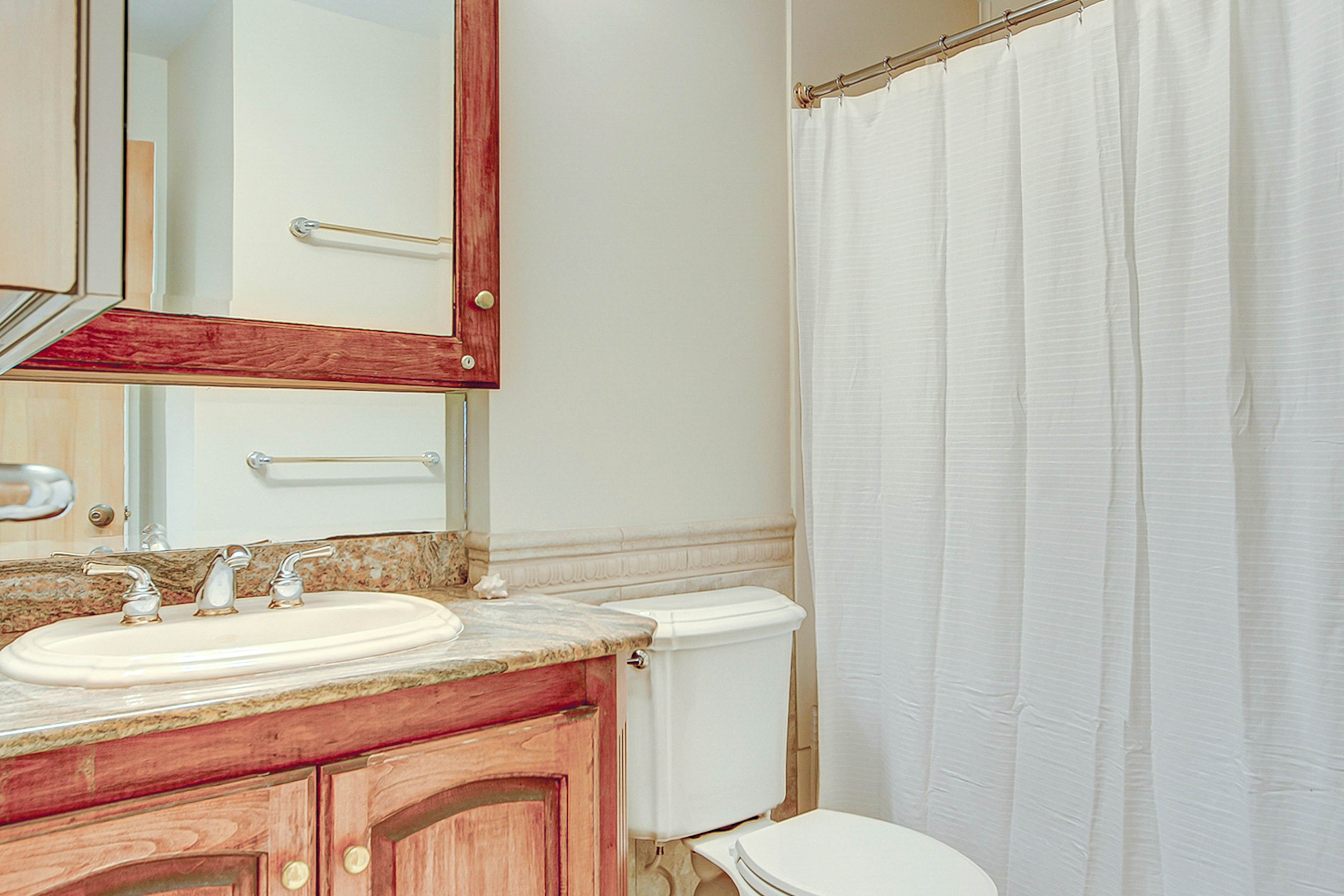 Oceanfront beach condo with WiFi, washer/dryer, pool - snowbirds welcome