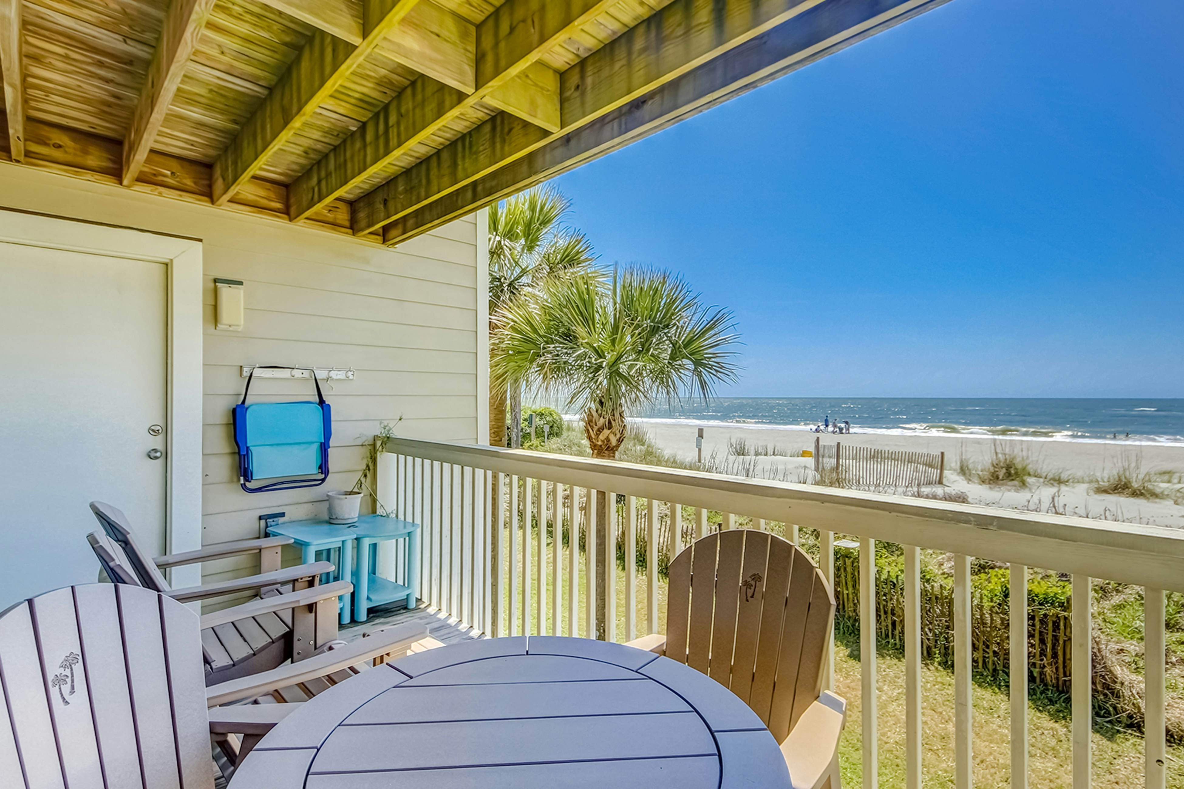 Oceanfront beach condo with WiFi, washer/dryer, pool - snowbirds welcome