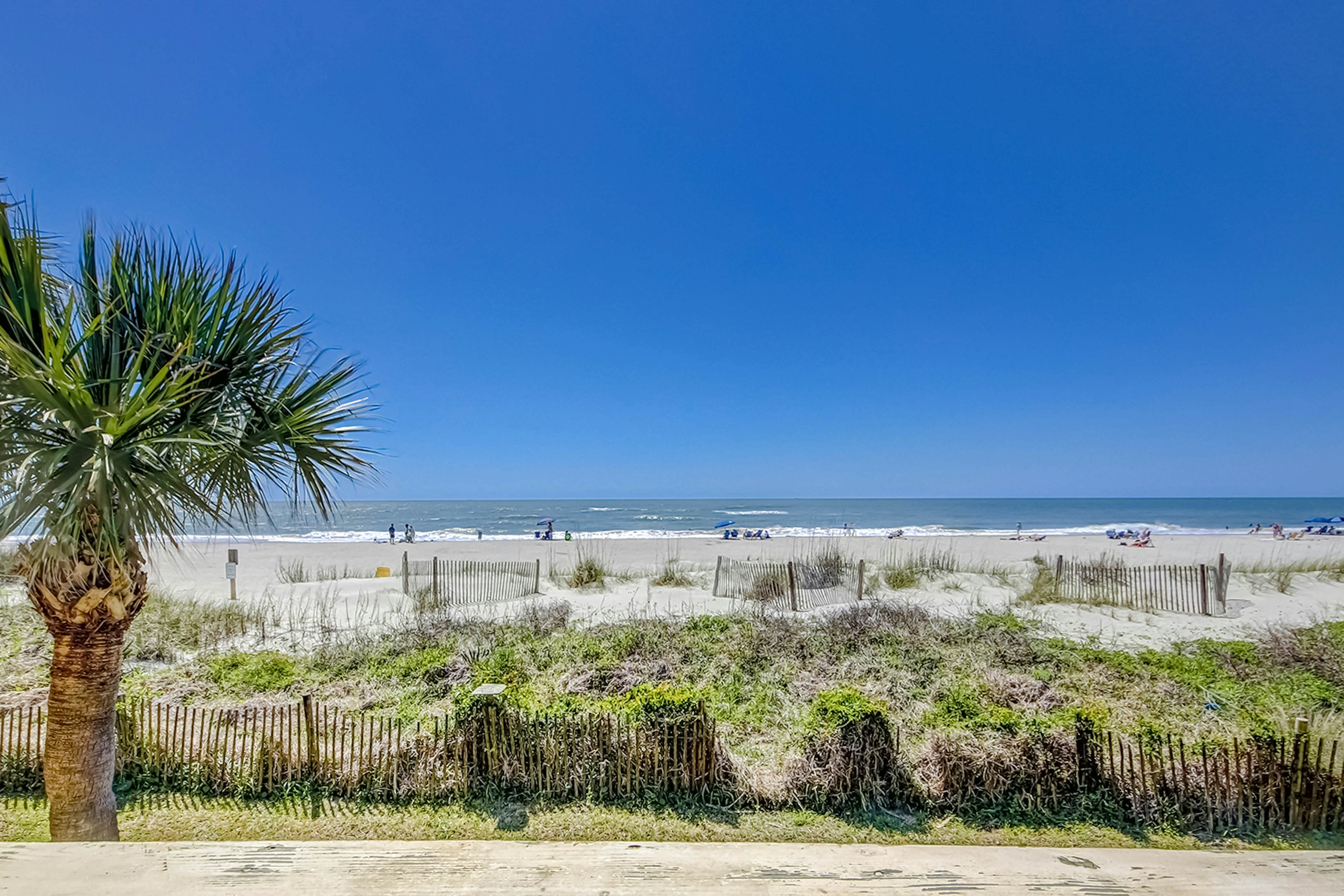 Oceanfront beach condo with WiFi, washer/dryer, pool - snowbirds welcome