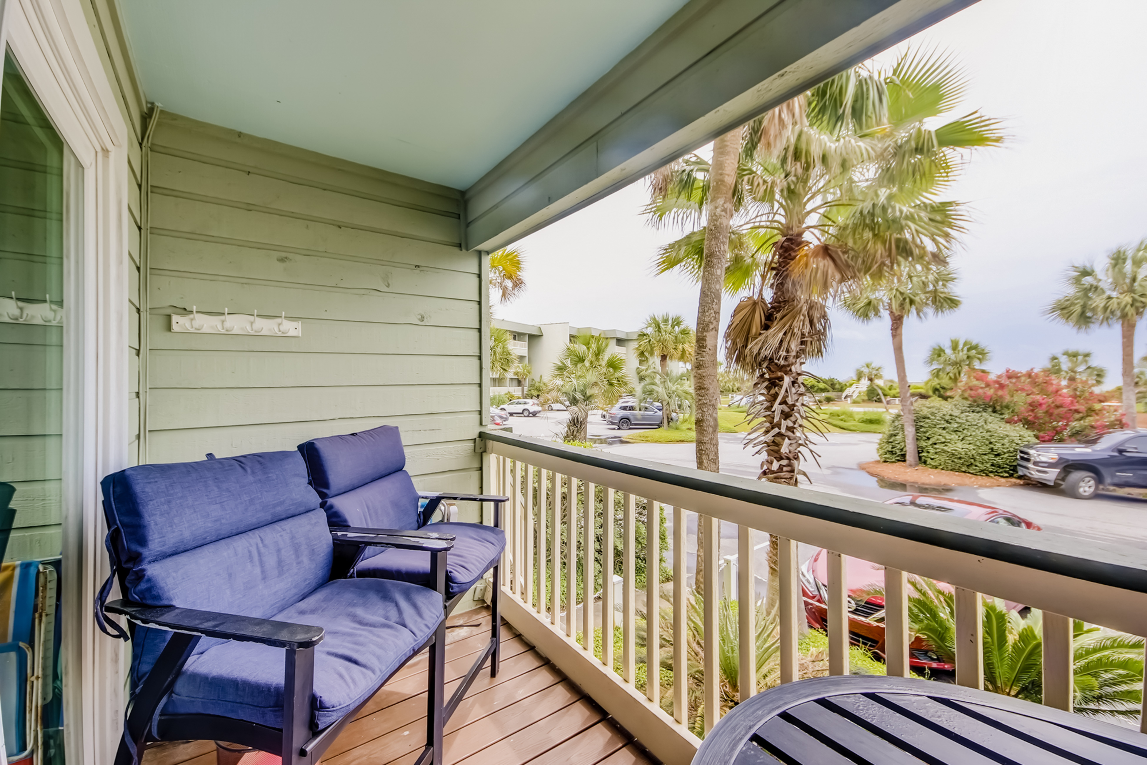 Updated oceanfront condo with balcony, AC, WiFi, pool, pier, & beach access