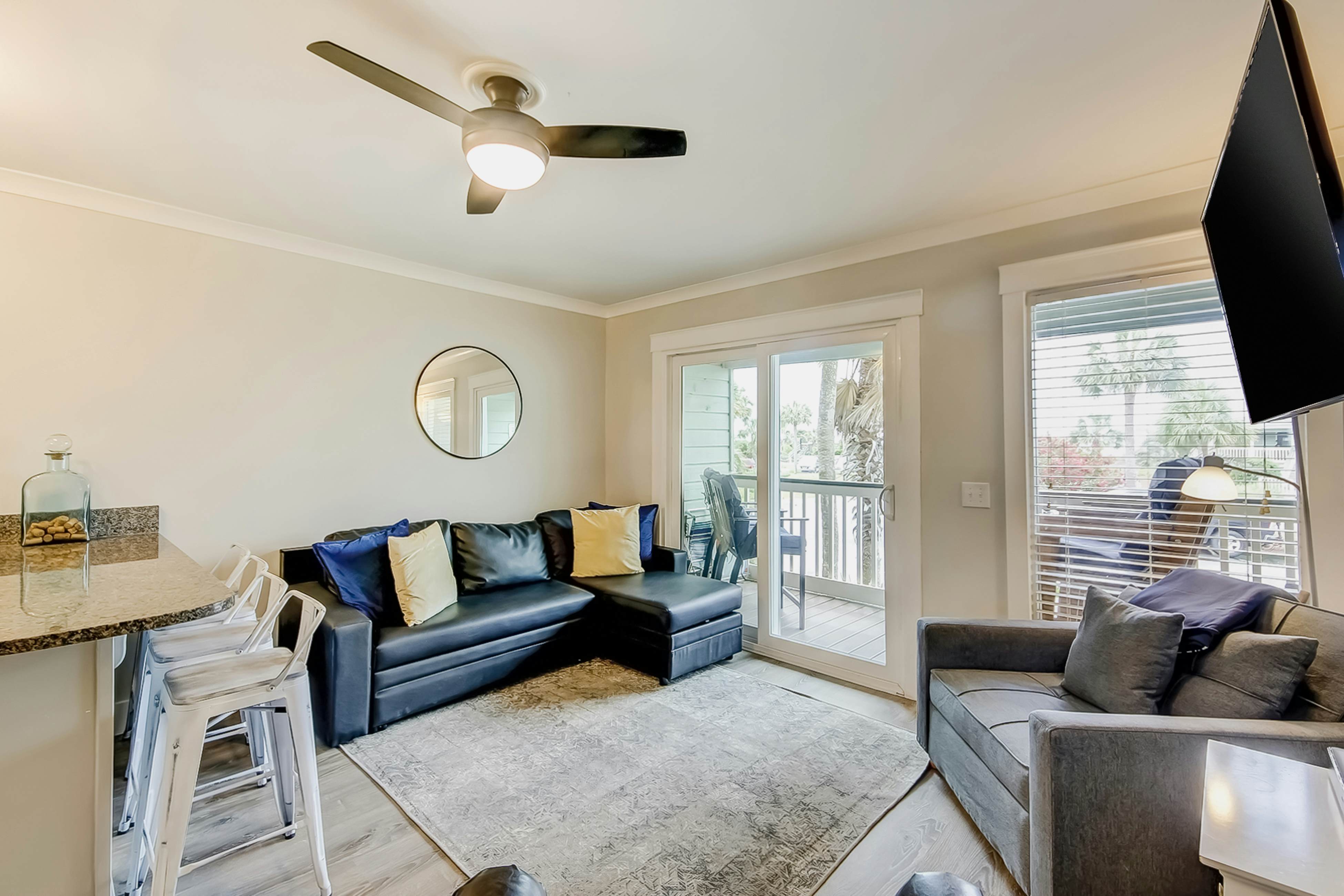 Updated oceanfront condo with balcony, AC, WiFi, pool, pier, & beach access