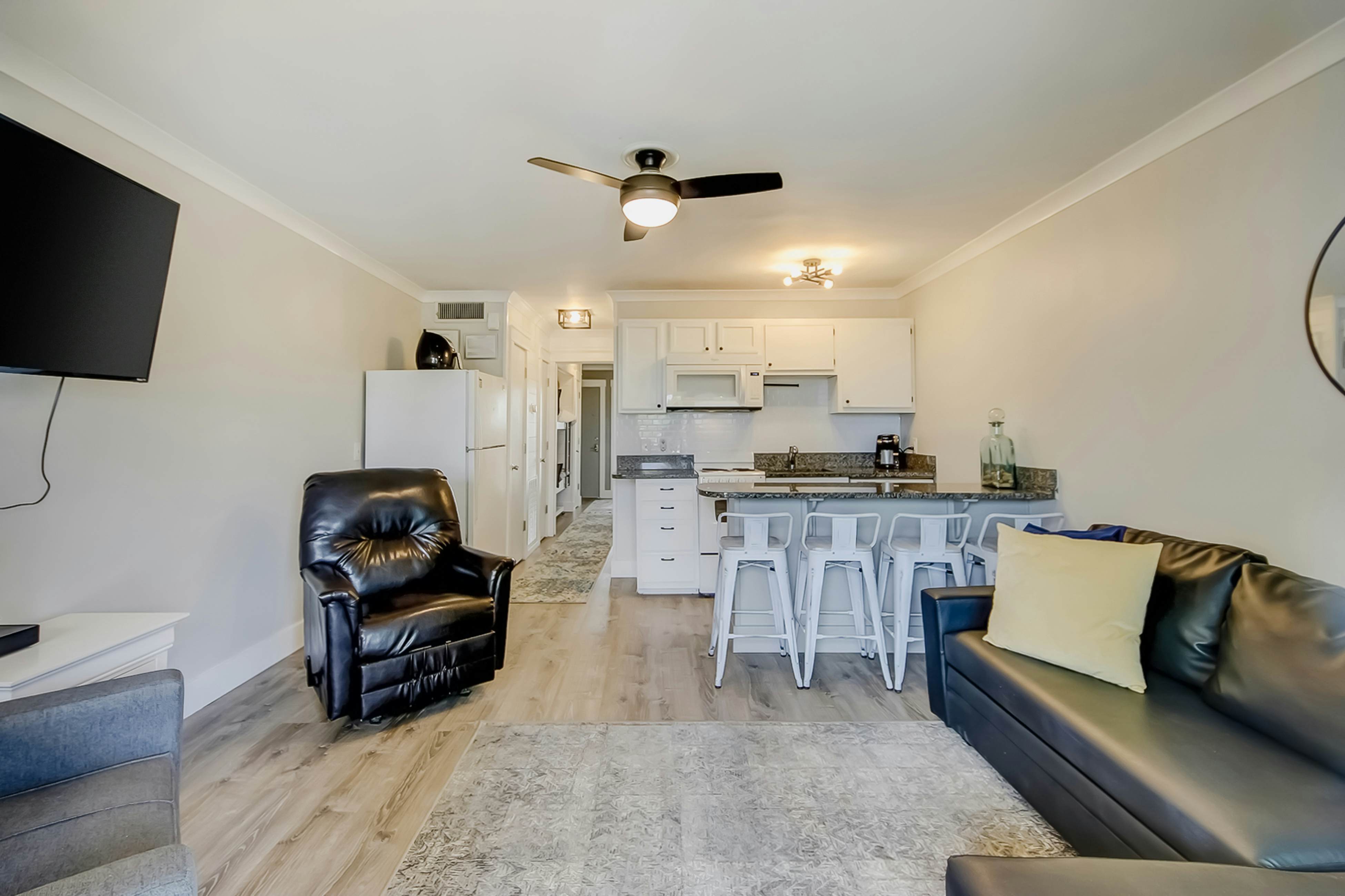 Updated oceanfront condo with balcony, AC, WiFi, pool, pier, & beach access