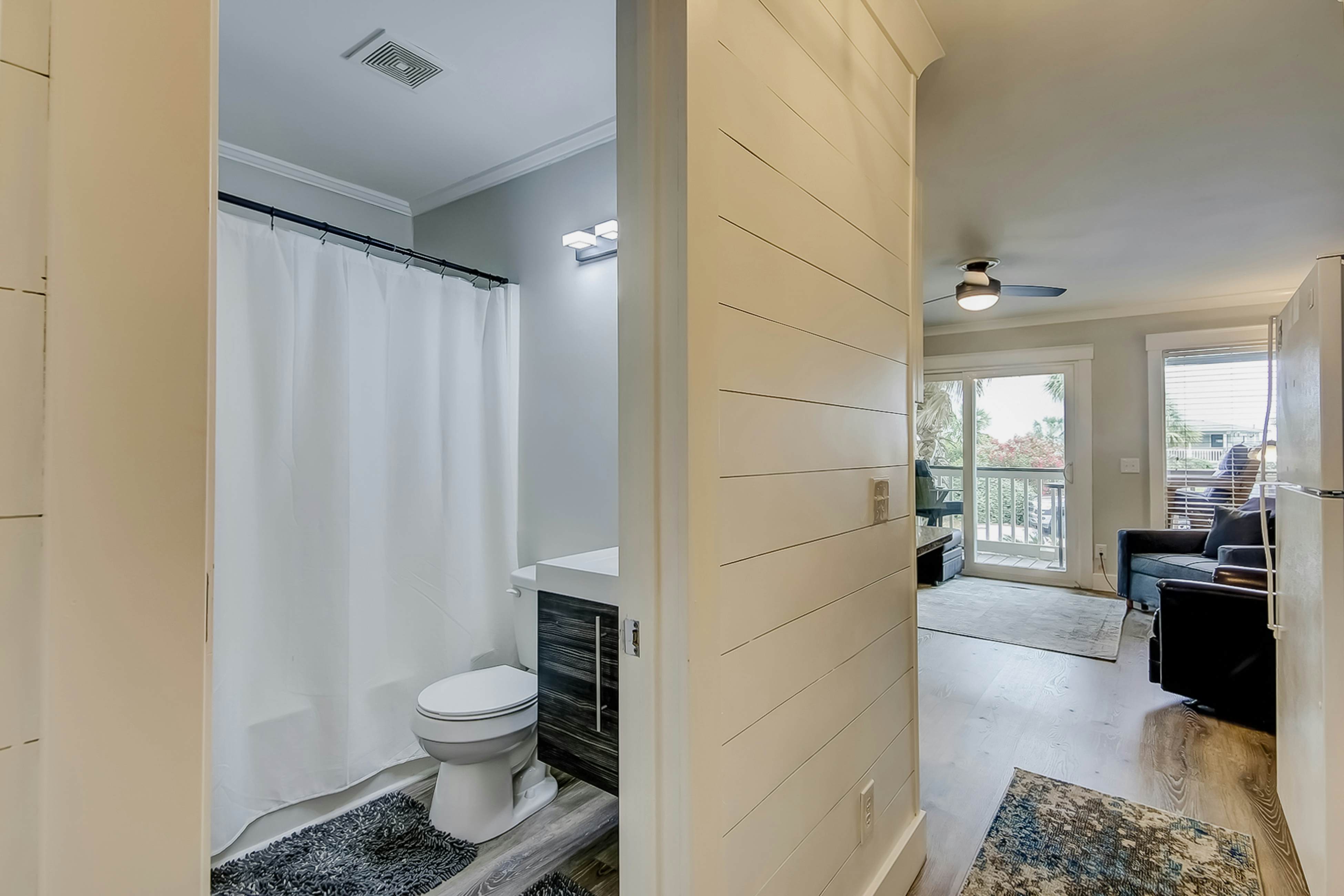 Updated oceanfront condo with balcony, AC, WiFi, pool, pier, & beach access