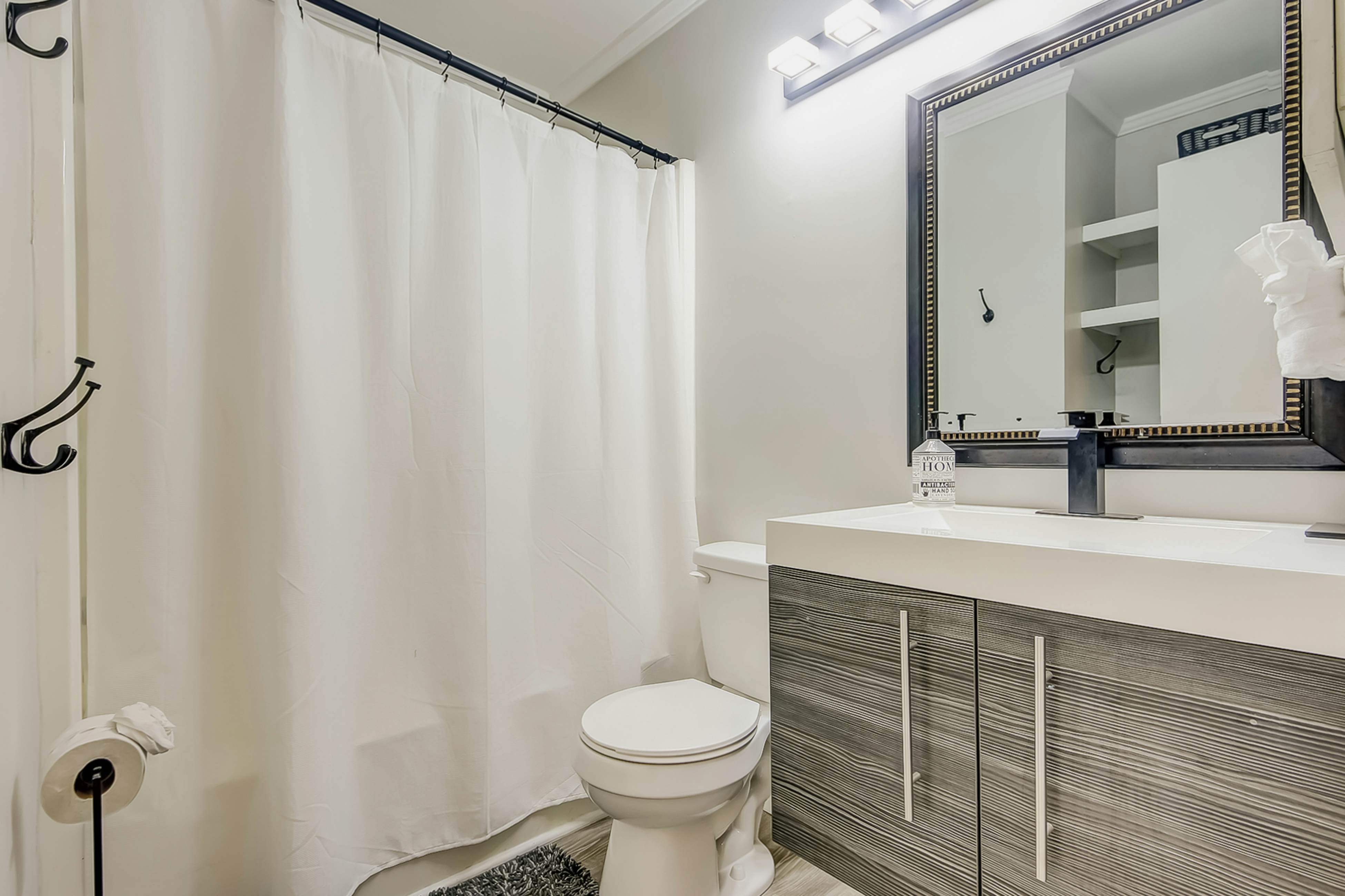 Updated oceanfront condo with balcony, AC, WiFi, pool, pier, & beach access