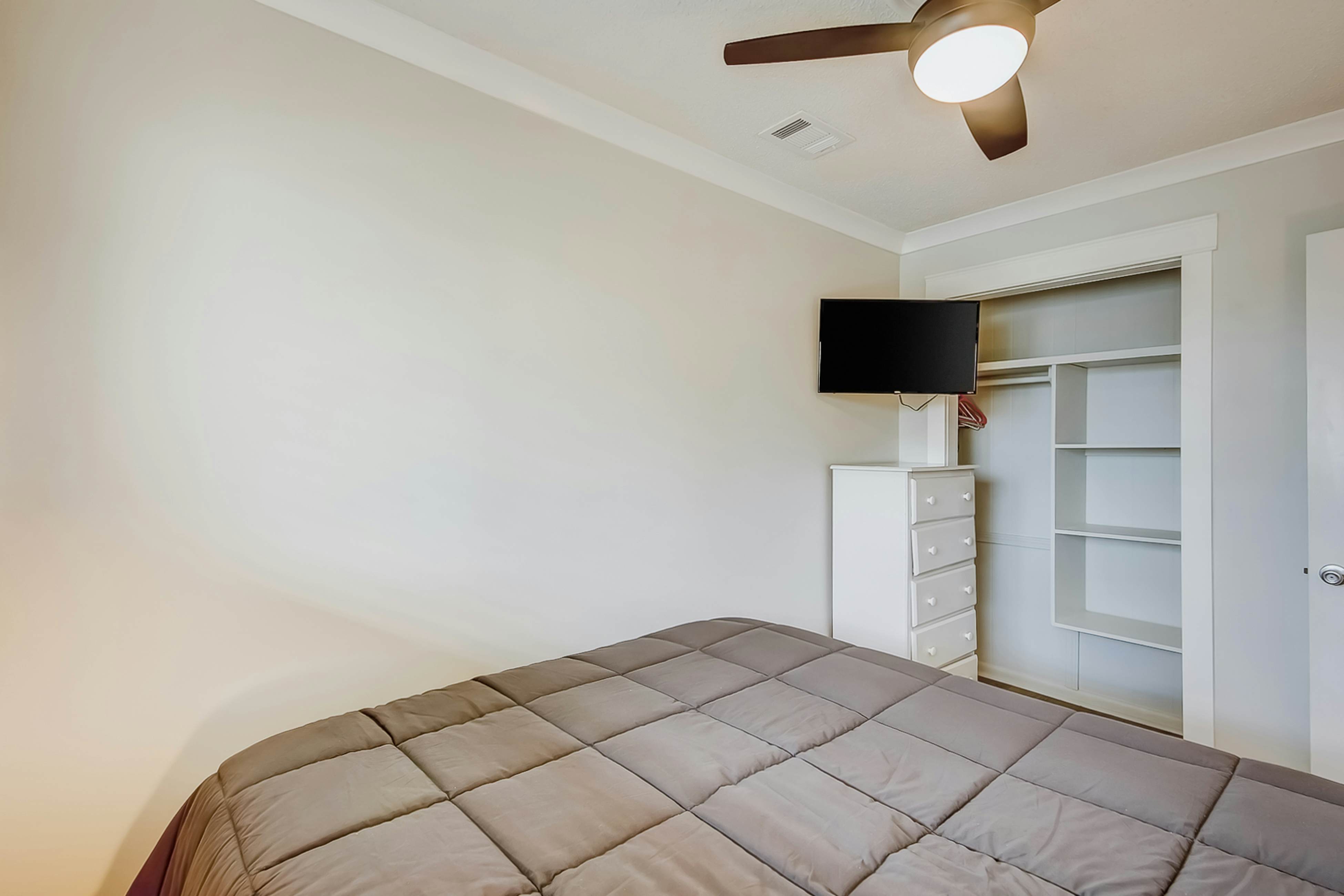 Updated oceanfront condo with balcony, AC, WiFi, pool, pier, & beach access