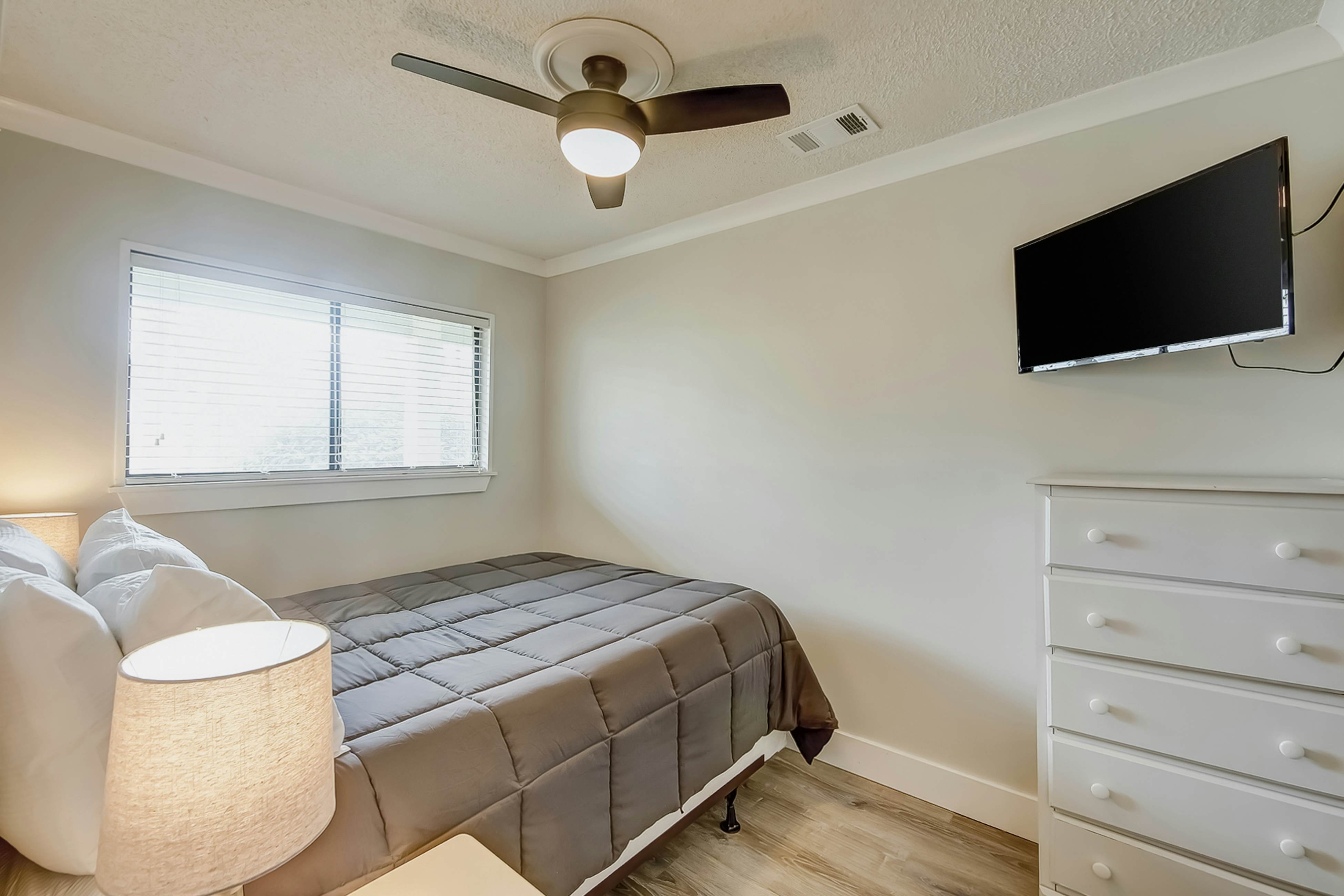 Updated oceanfront condo with balcony, AC, WiFi, pool, pier, & beach access