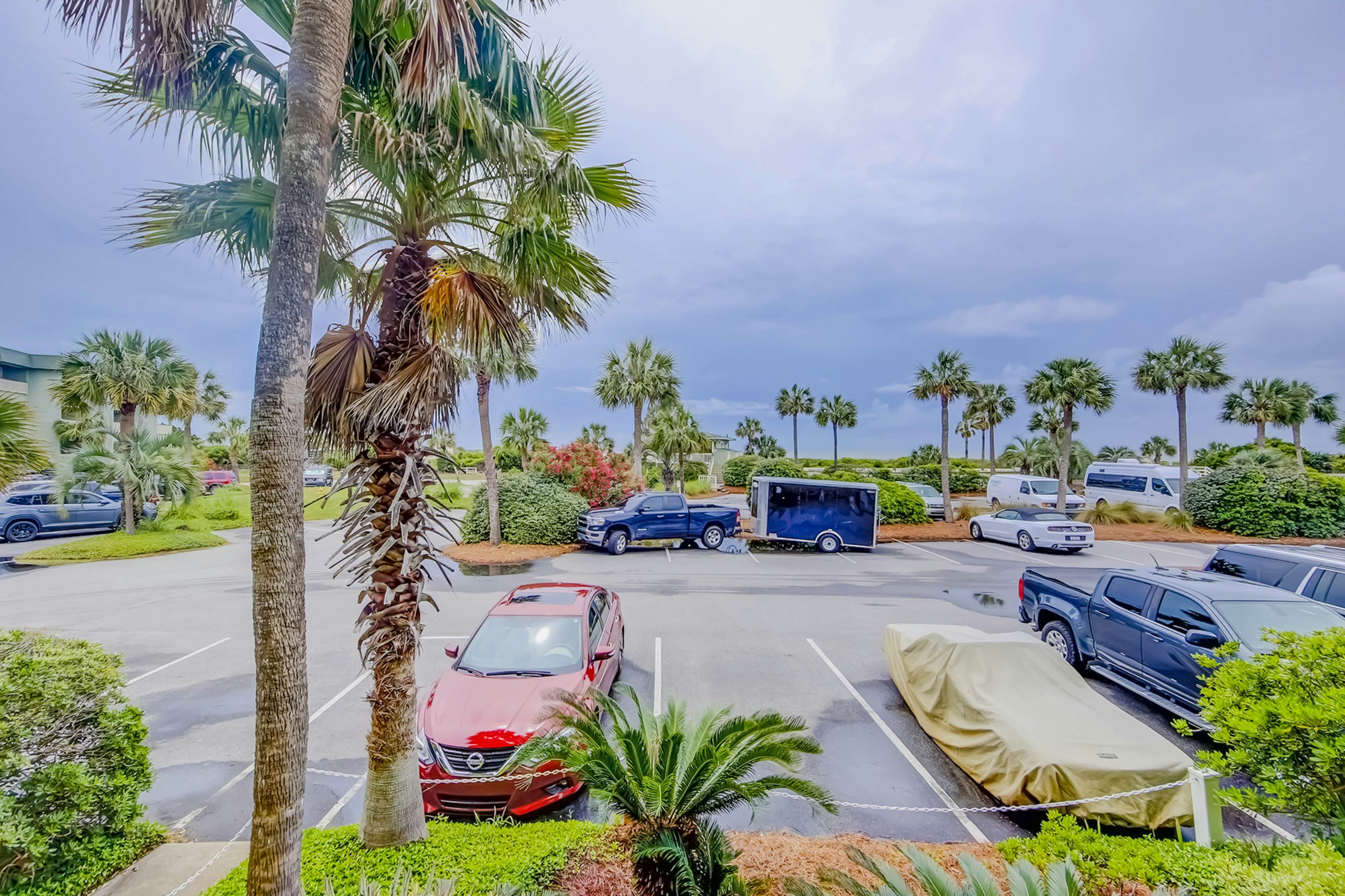 Updated oceanfront condo with balcony, AC, WiFi, pool, pier, & beach access