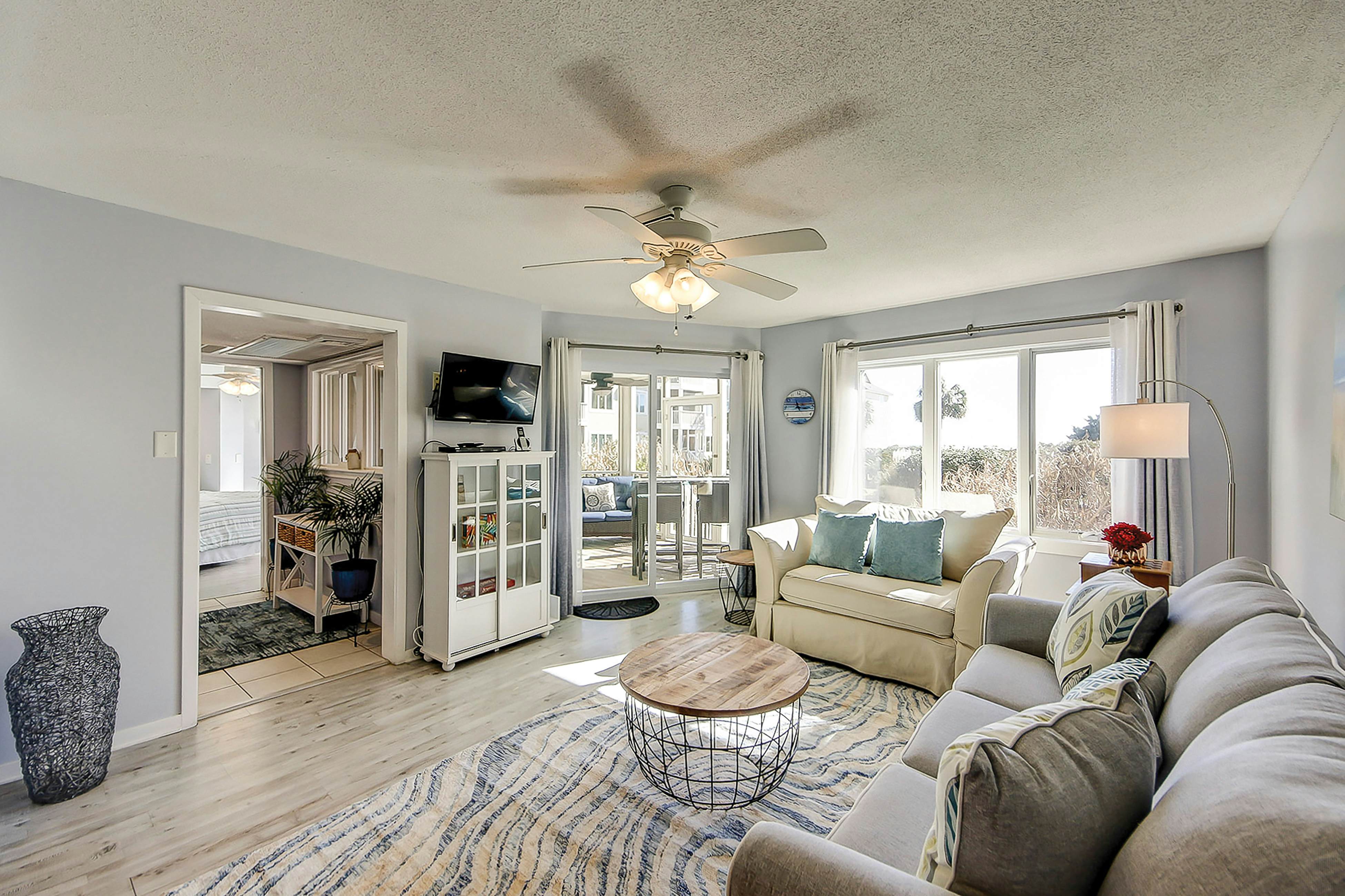 1st-floor condo with beach access, patio, & outdoor pool - snowbirds welcome