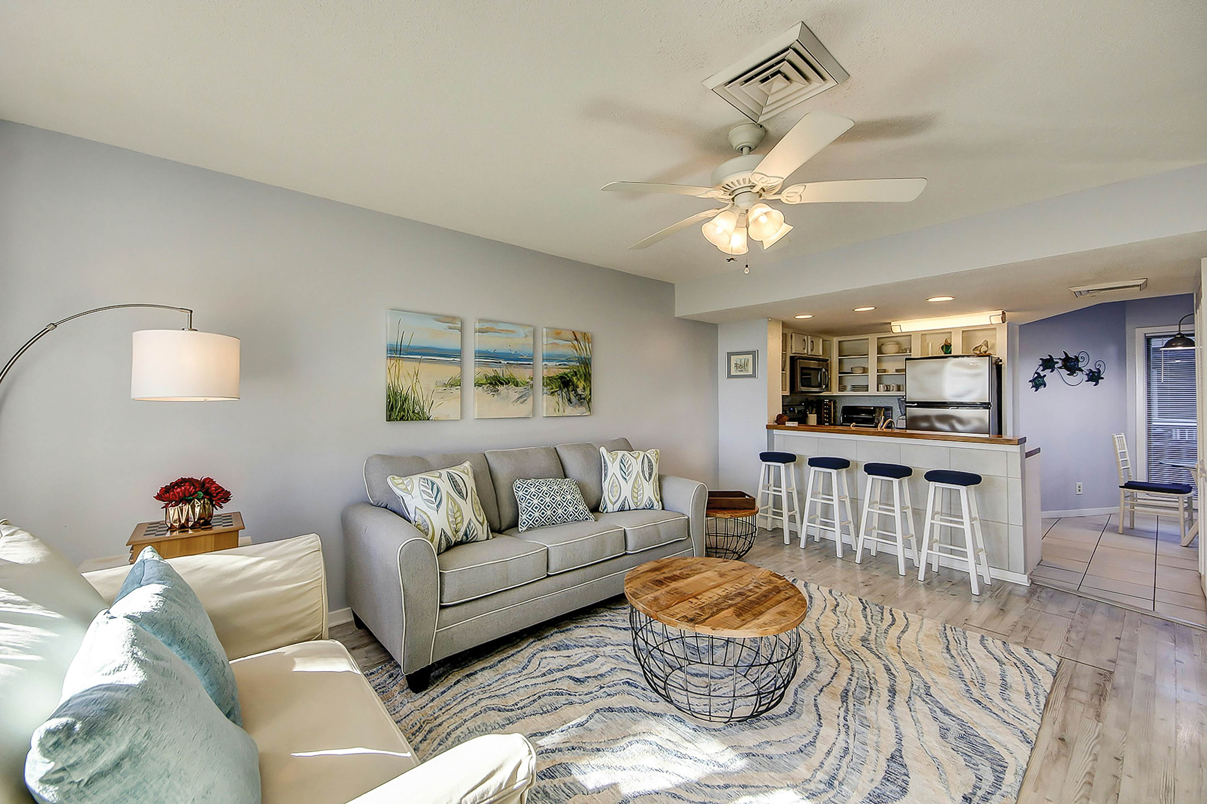 1st-floor condo with beach access, patio, & outdoor pool - snowbirds welcome