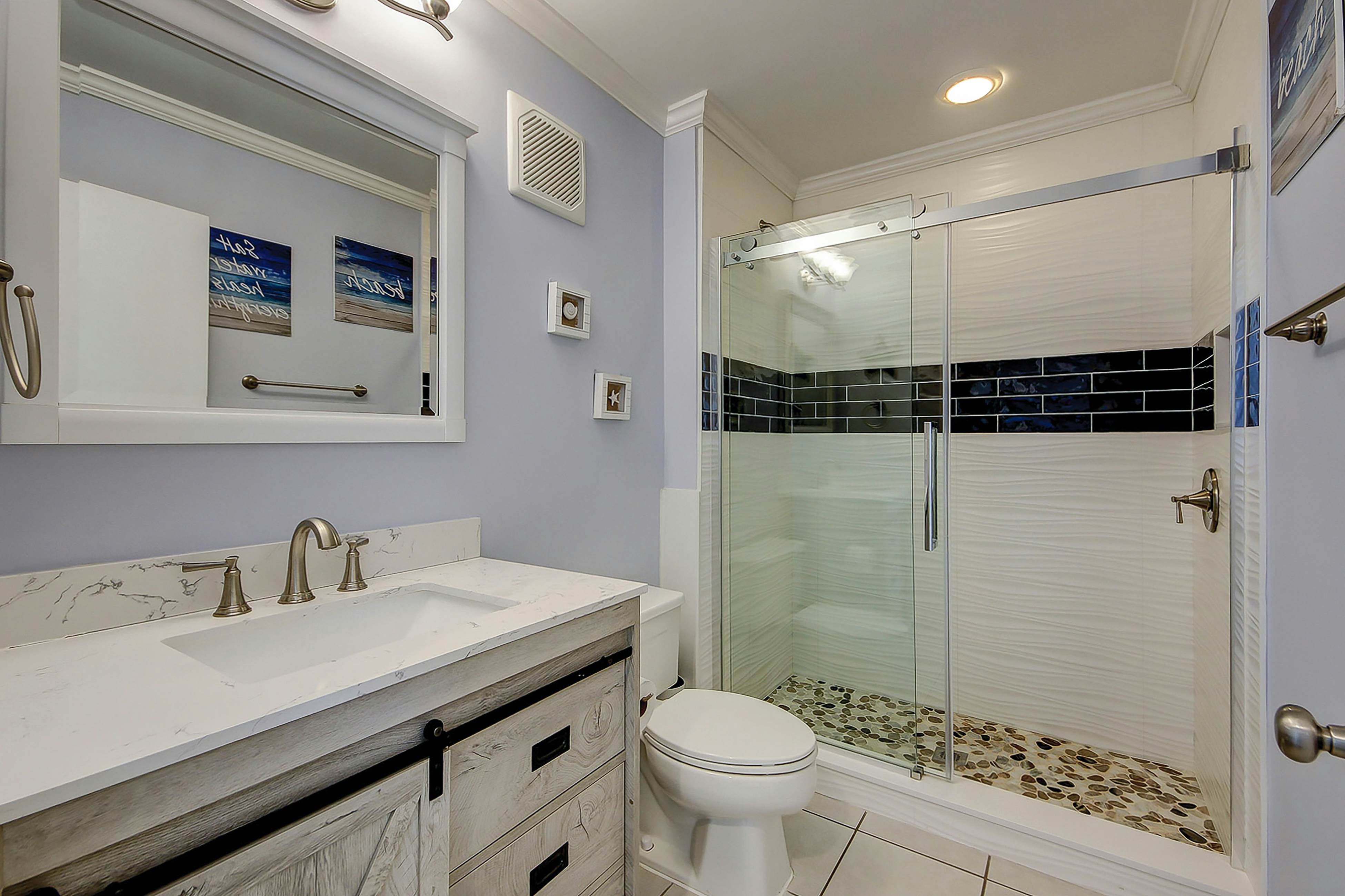 1st-floor condo with beach access, patio, & outdoor pool - snowbirds welcome