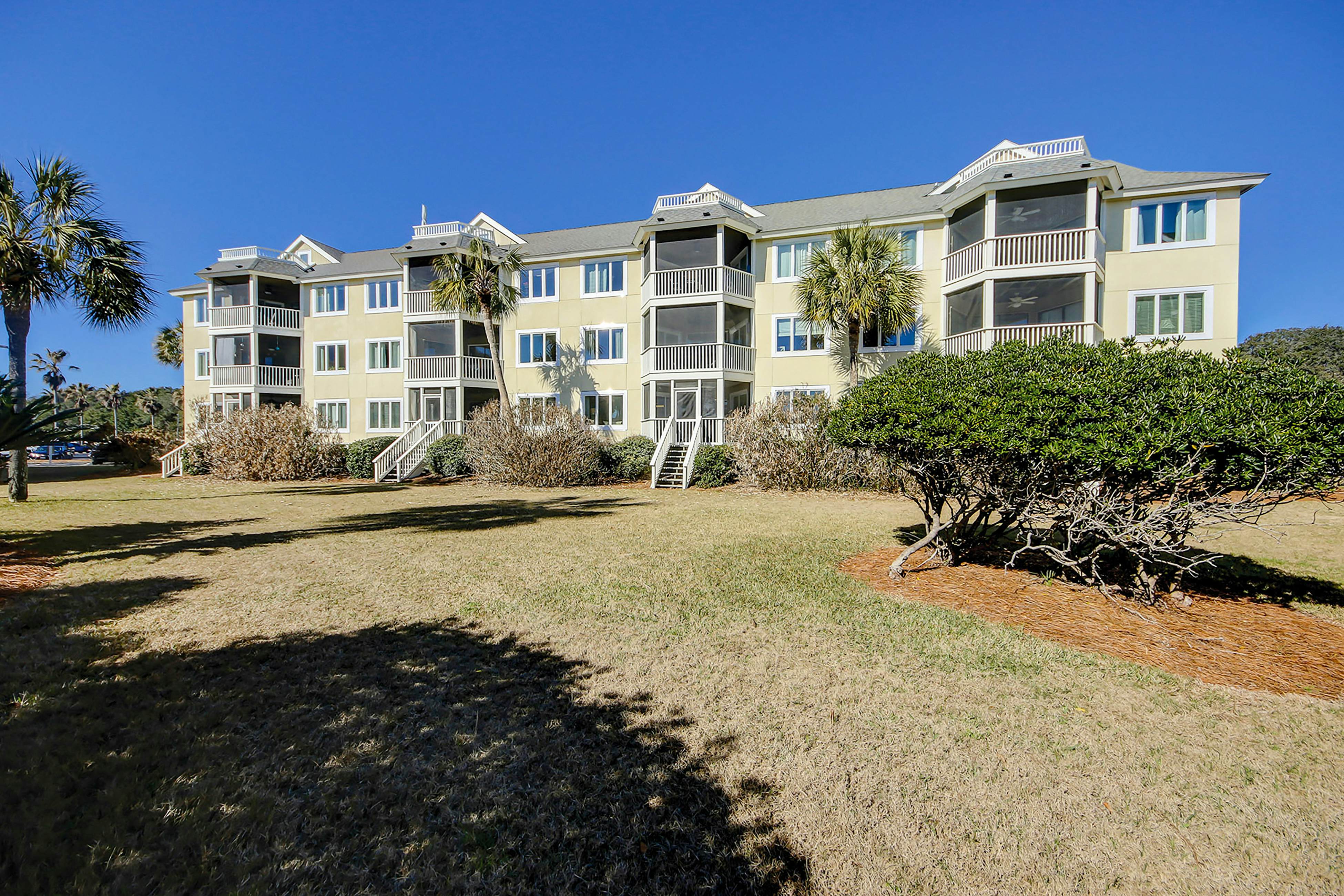 1st-floor condo with beach access, patio, & outdoor pool - snowbirds welcome