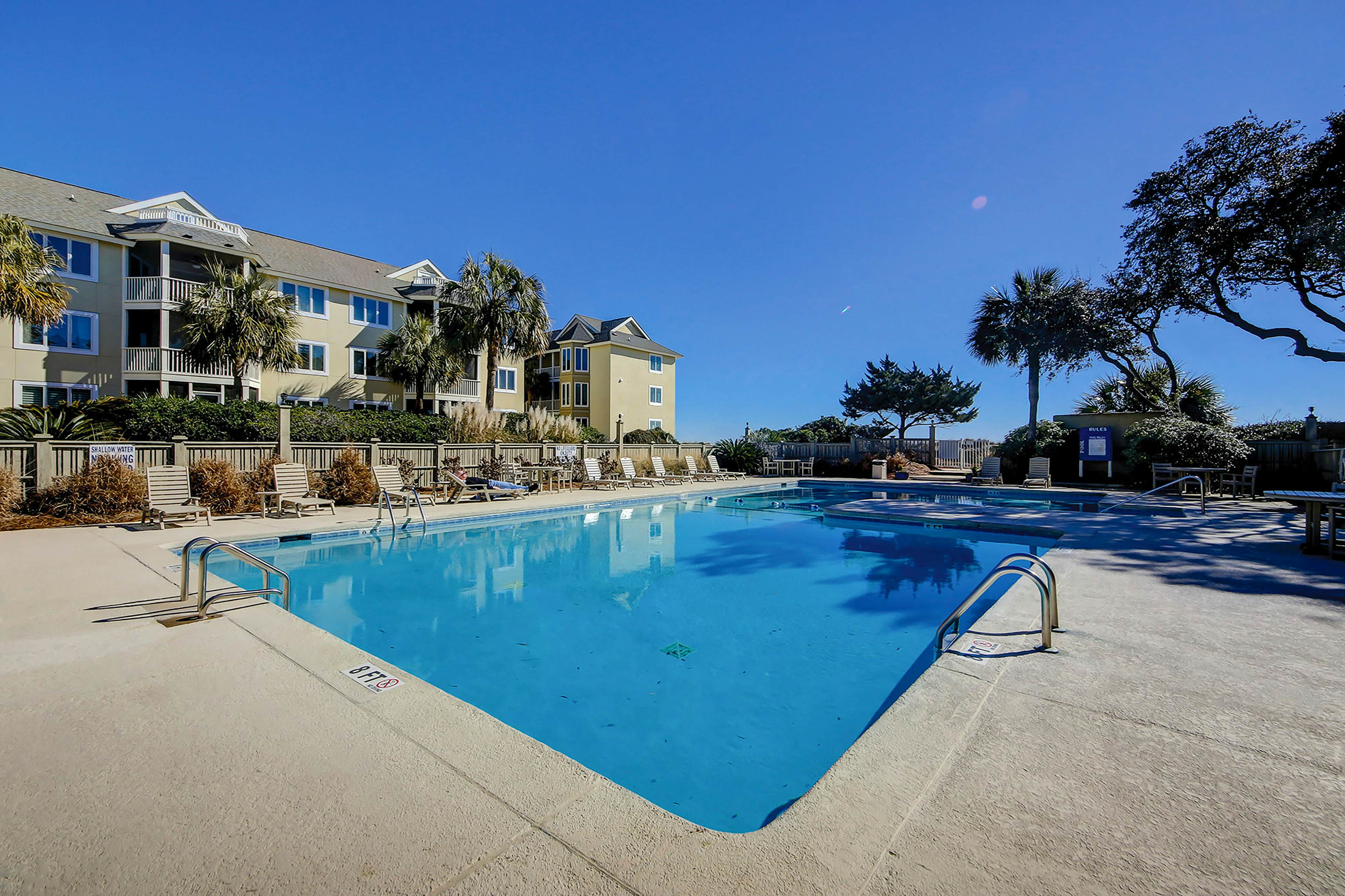 1st-floor condo with beach access, patio, & outdoor pool - snowbirds welcome