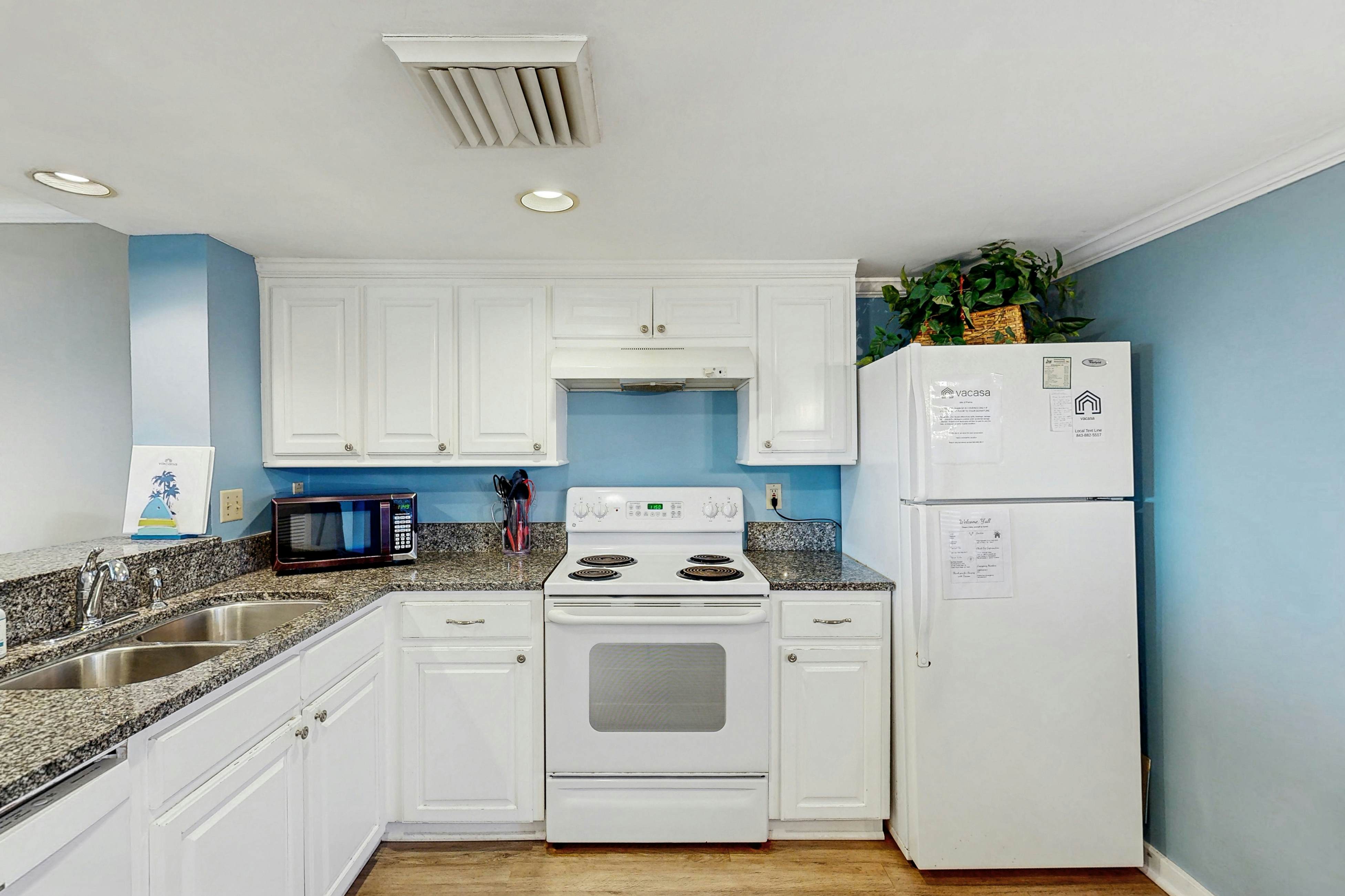 Second-floor villa with lovely ocean views, pickleball, pool & screened deck