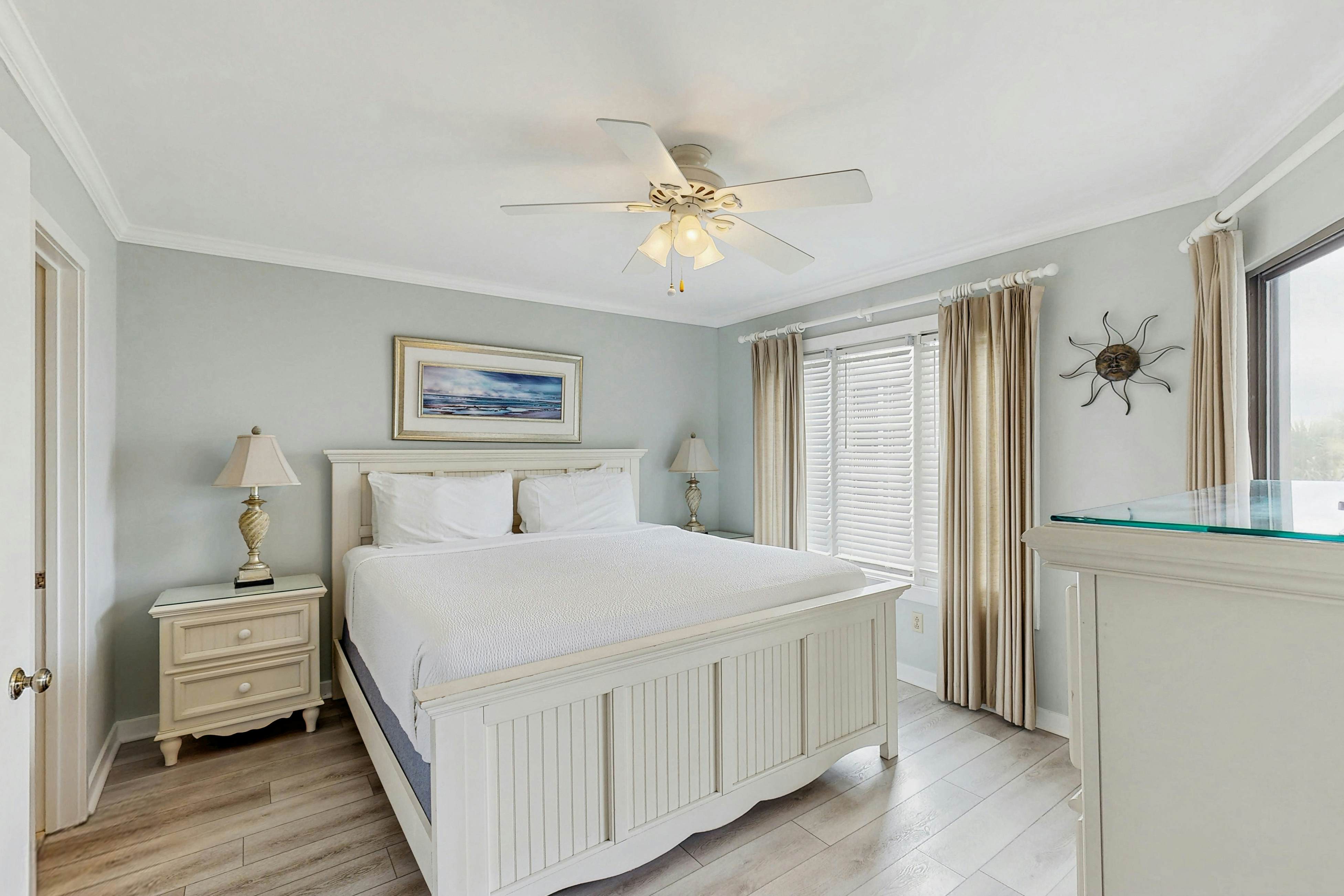 Second-floor villa with lovely ocean views, pickleball, pool & screened deck