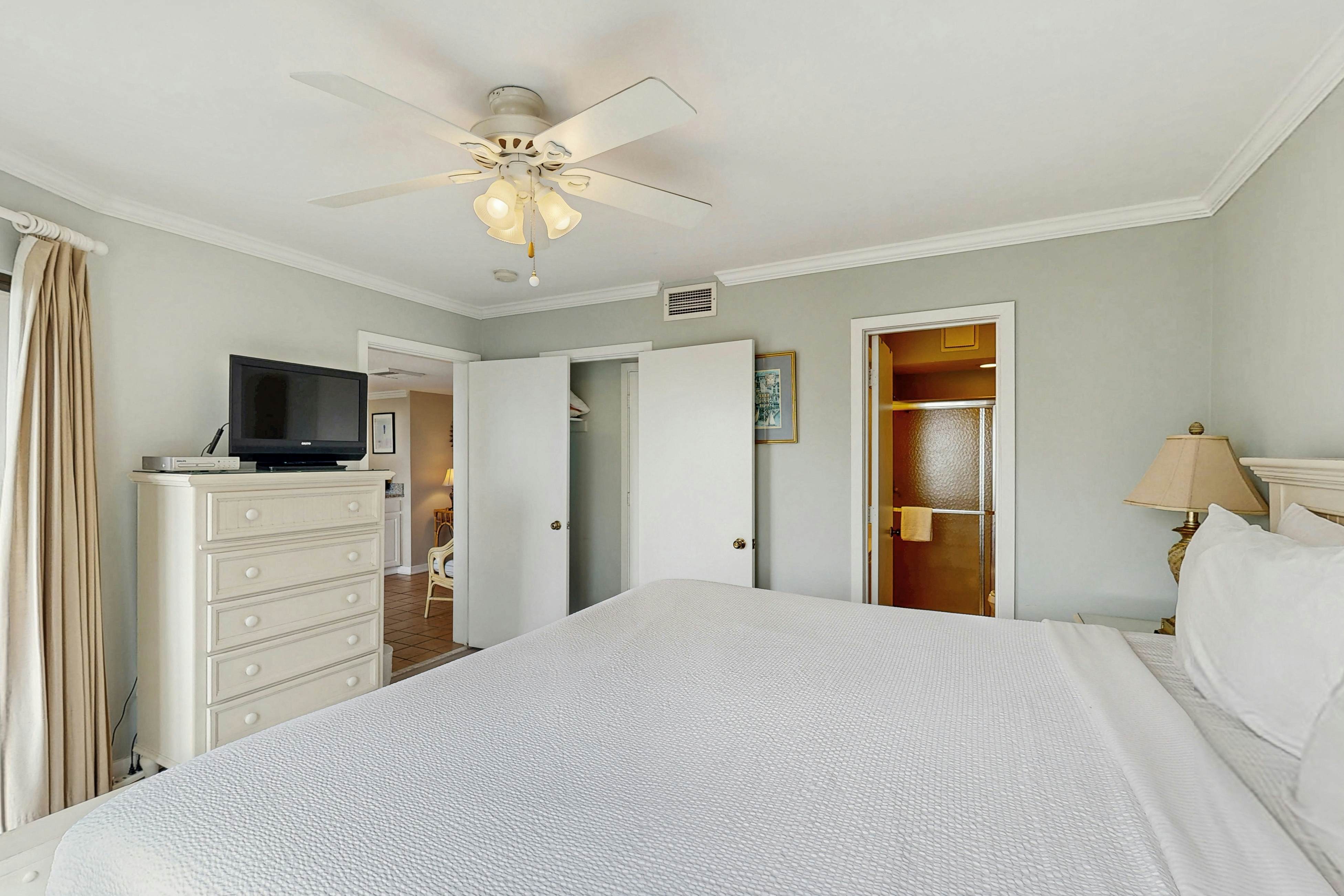 Second-floor villa with lovely ocean views, pickleball, pool & screened deck