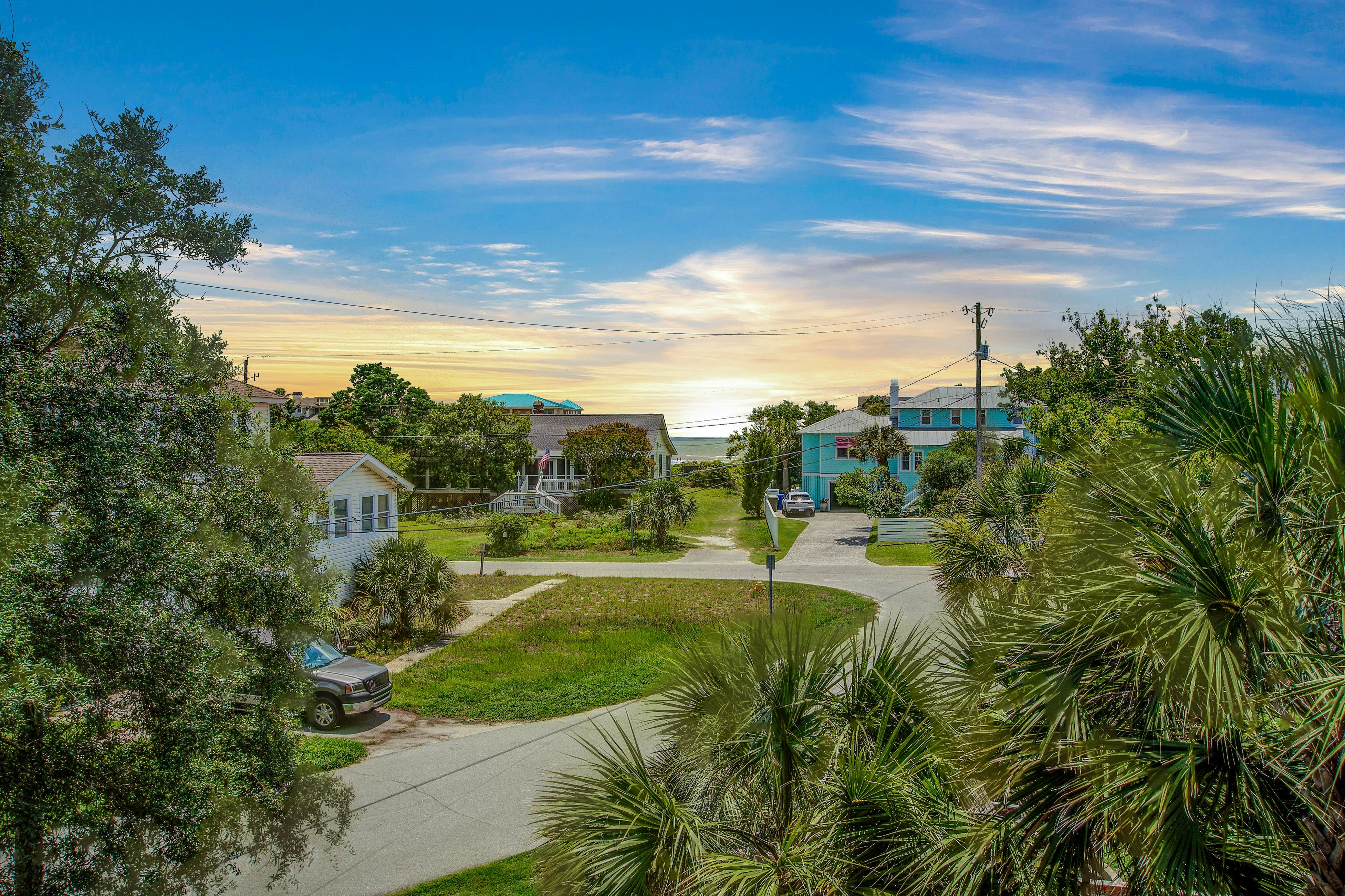 Restful beach home w/ large screen porch and open deck - easy walk to beach