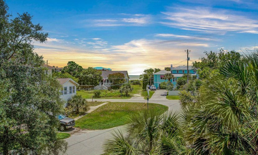 Restful beach home w/ large screen porch and open deck - easy walk to beach