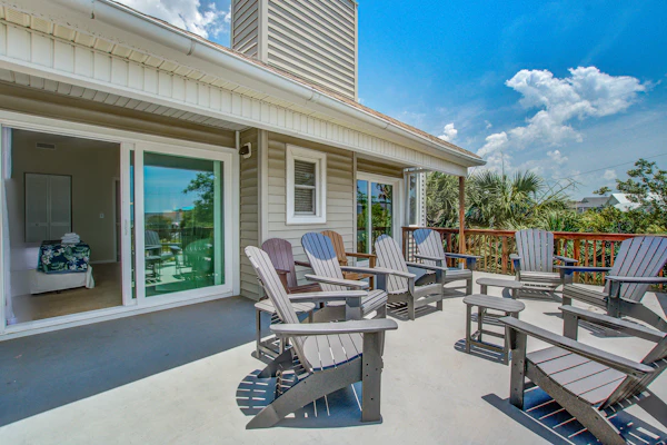 Restful beach home w/ large screen porch and open deck - easy walk to beach