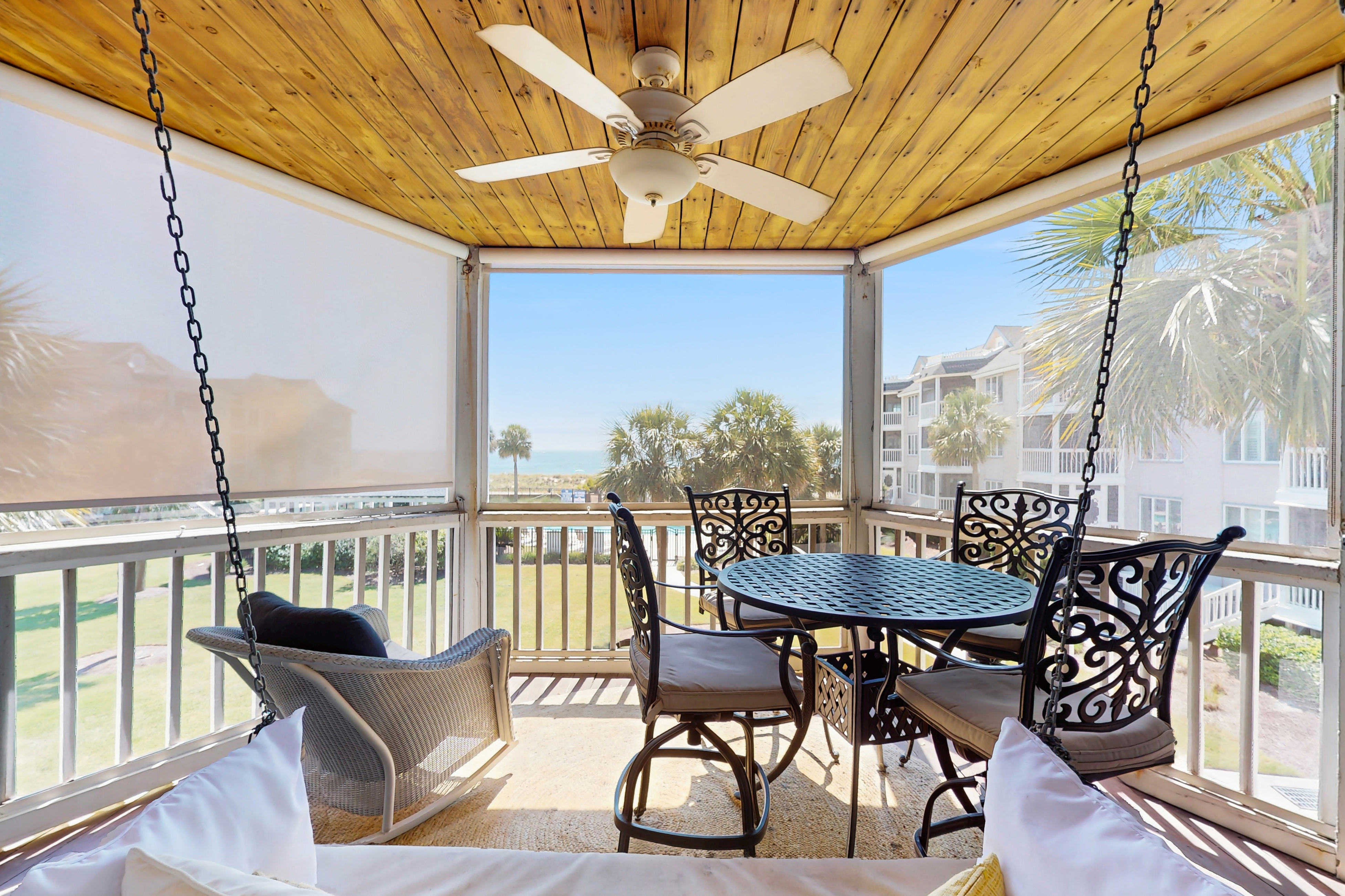 Professionally-decorated villa w/beautiful ocean views and shared pool & grill