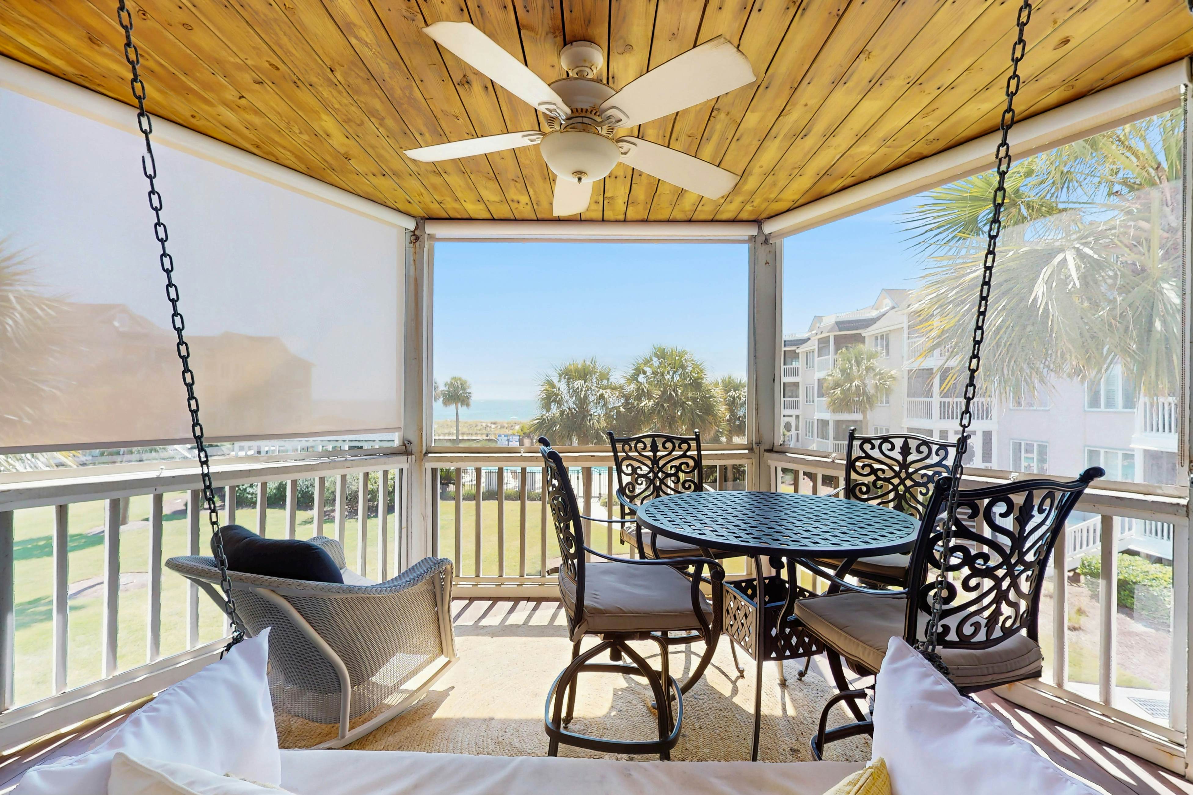 Professionally-decorated villa w/beautiful ocean views and shared pool & grill