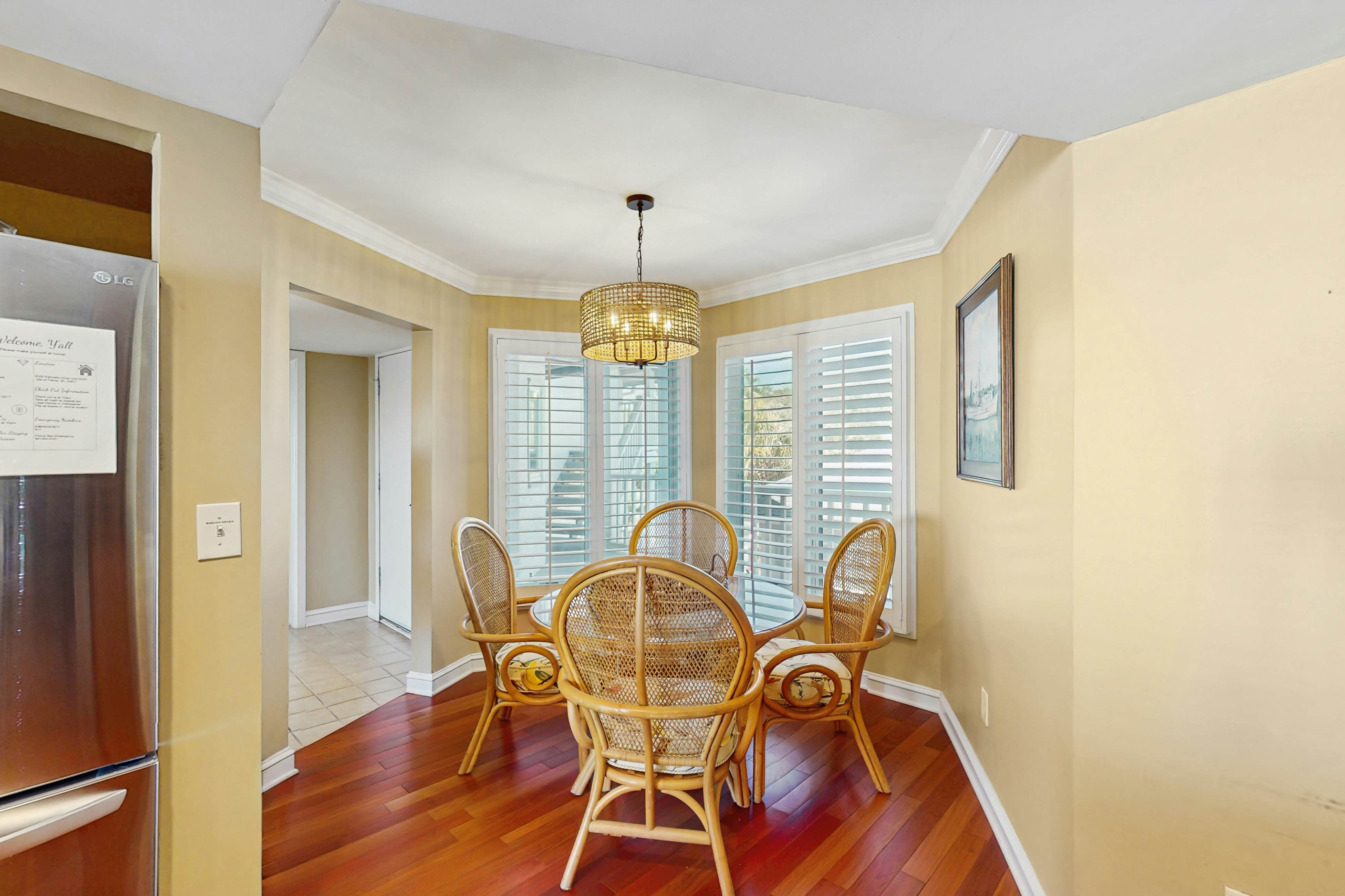 Professionally-decorated villa w/beautiful ocean views and shared pool & grill