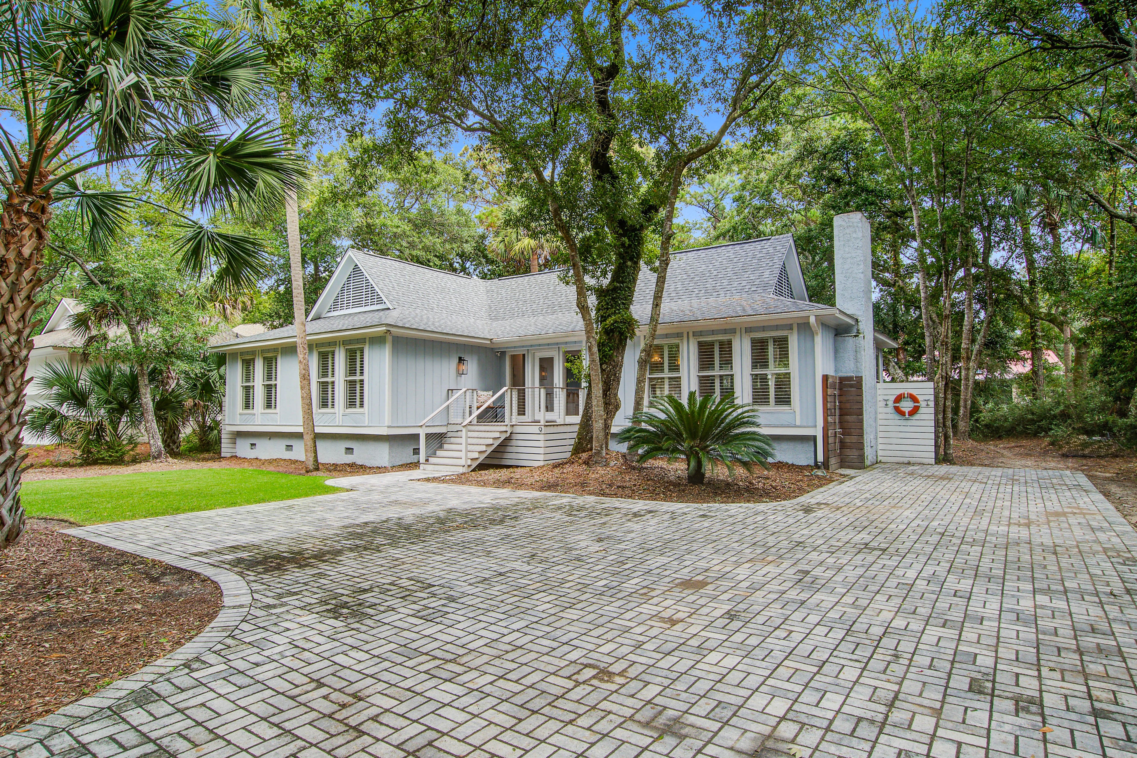 Stunning home, close to beach with large deck, pool & outdoor shower