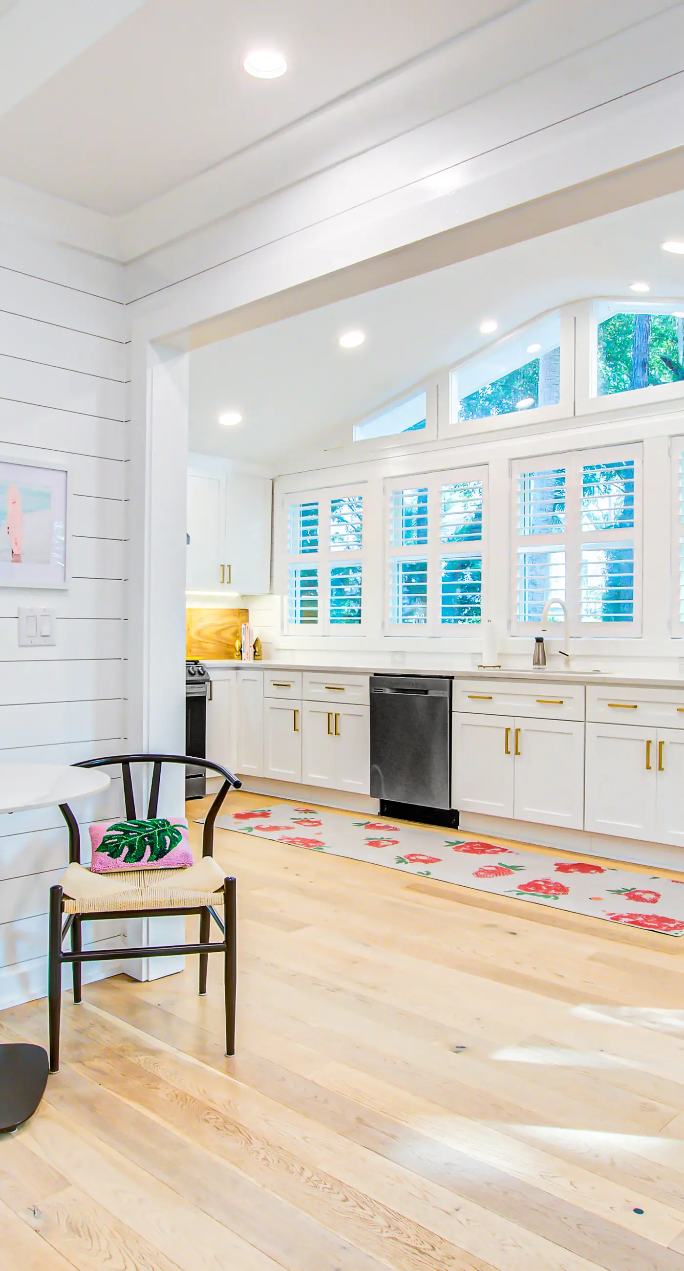 Stunning home, close to beach with large deck, pool & outdoor shower