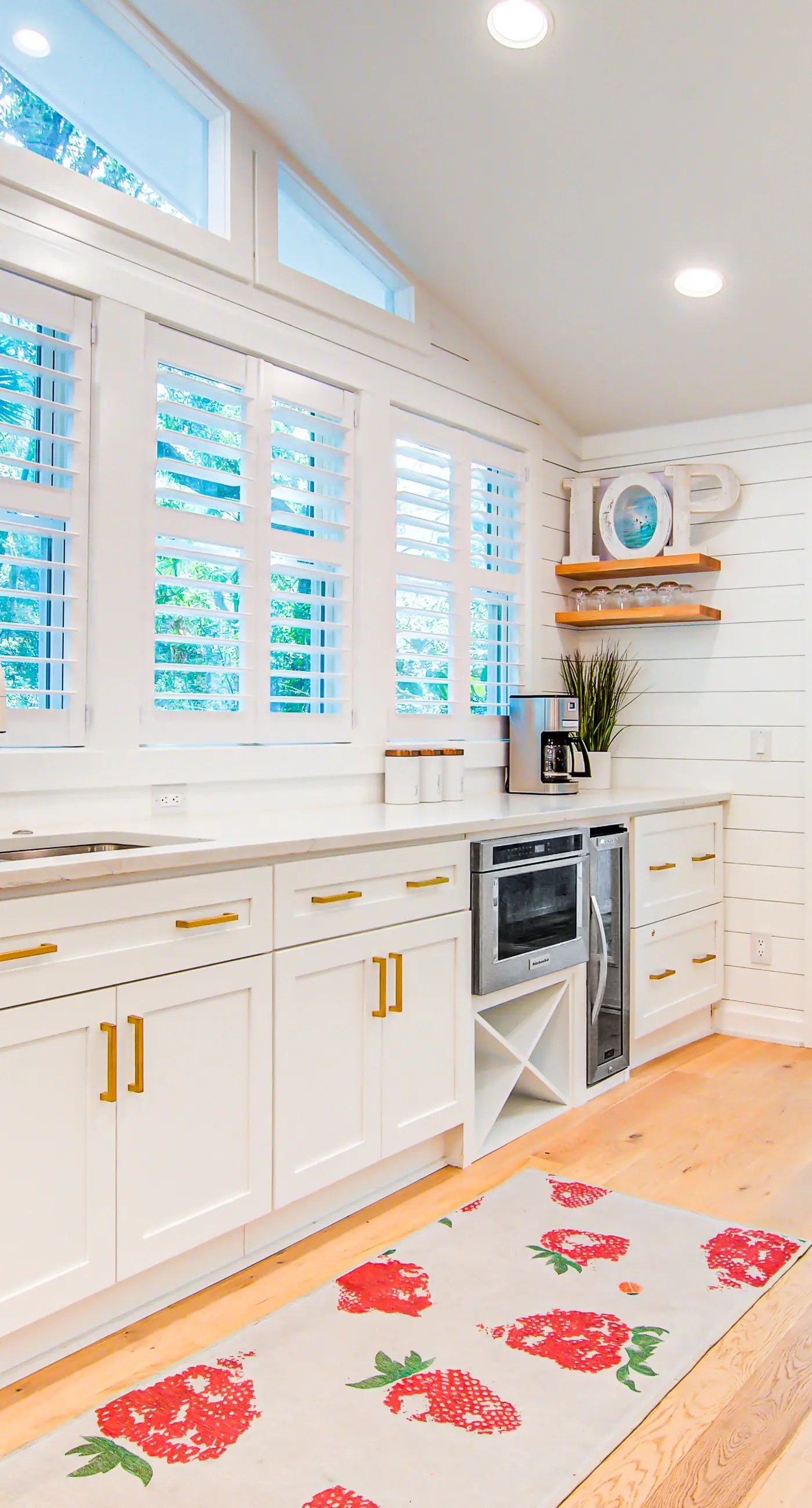 Stunning home, close to beach with large deck, pool & outdoor shower