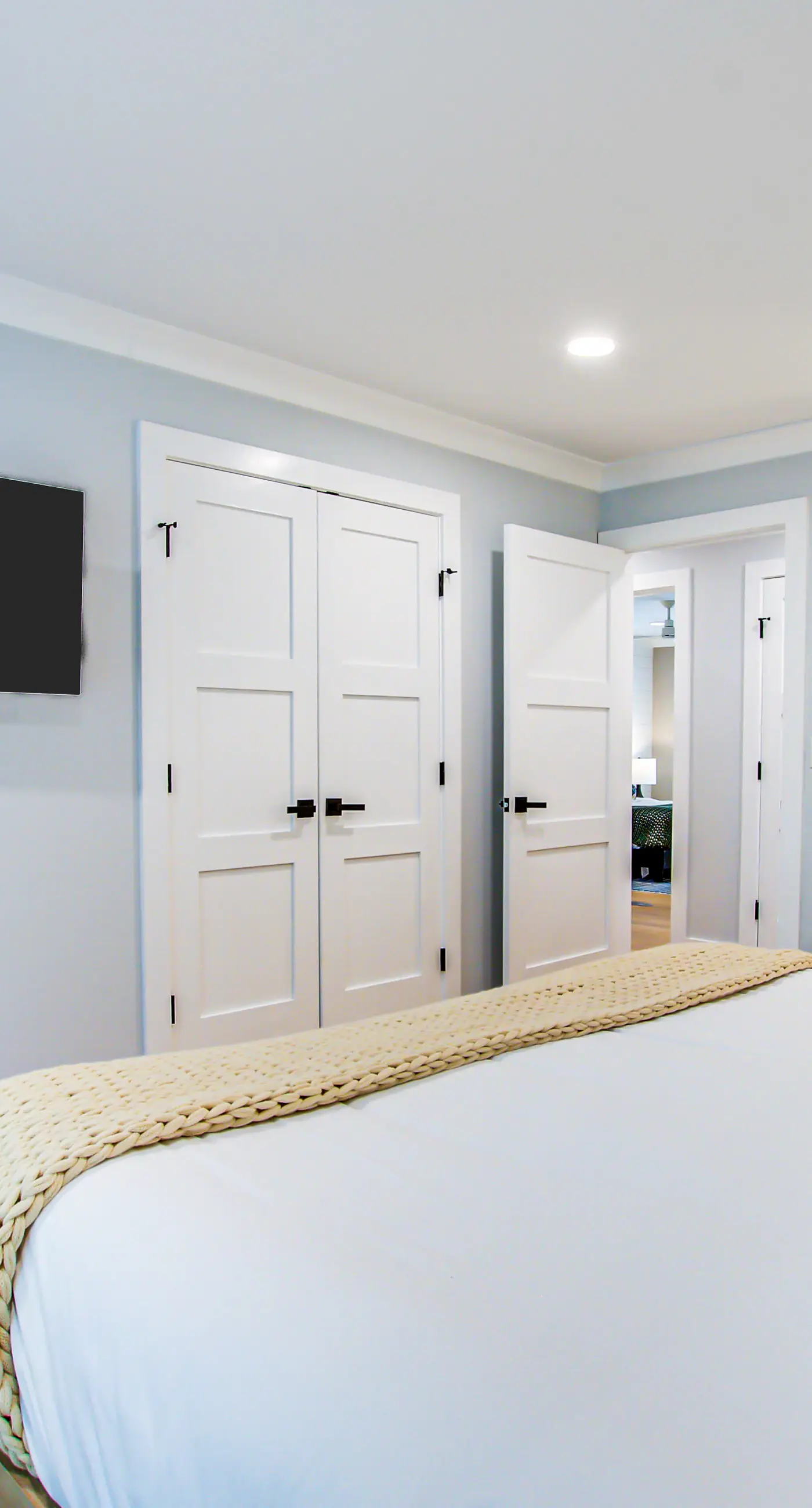 Stunning home, close to beach with large deck, pool & outdoor shower