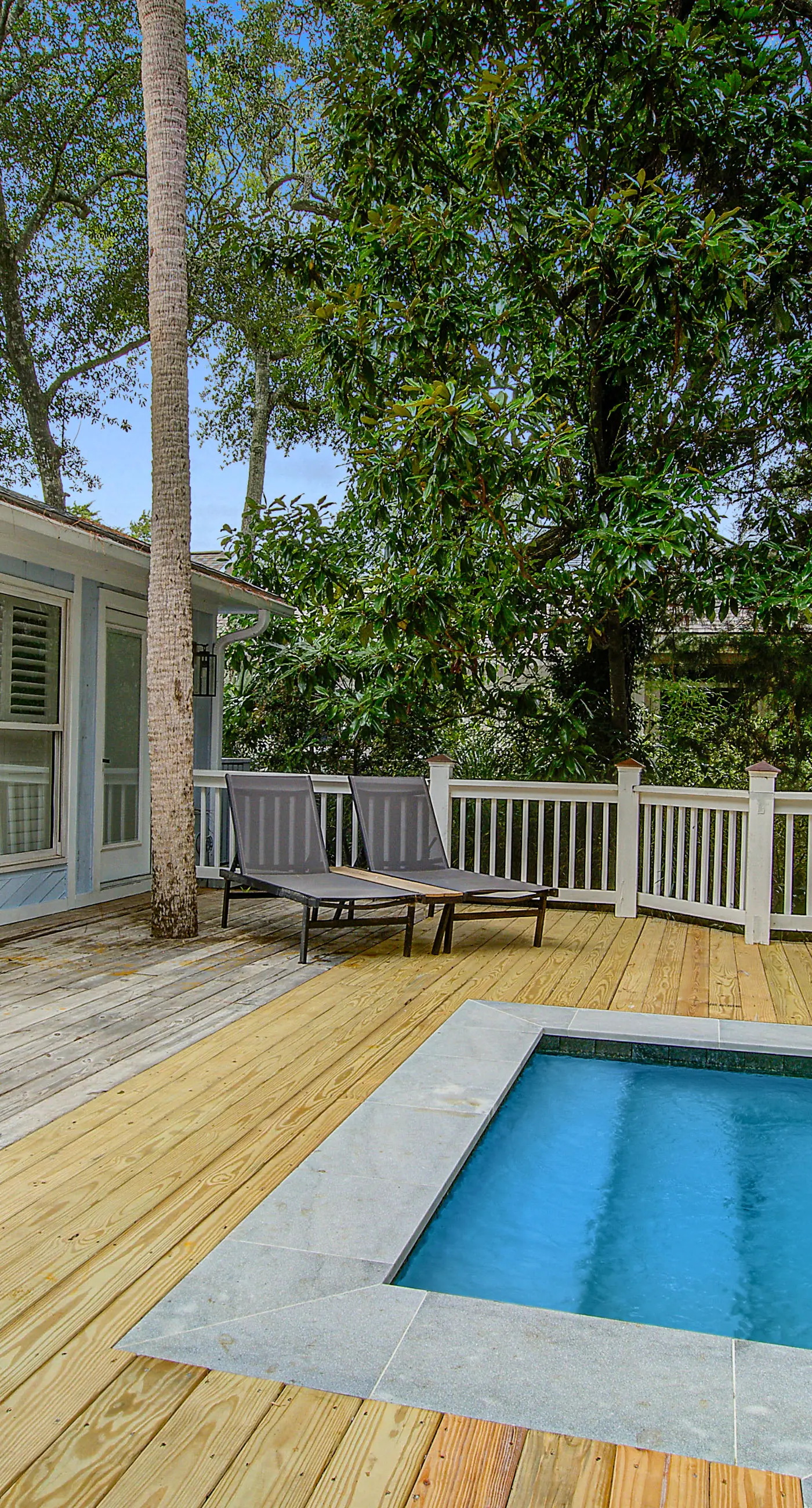 Stunning home, close to beach with large deck, pool & outdoor shower