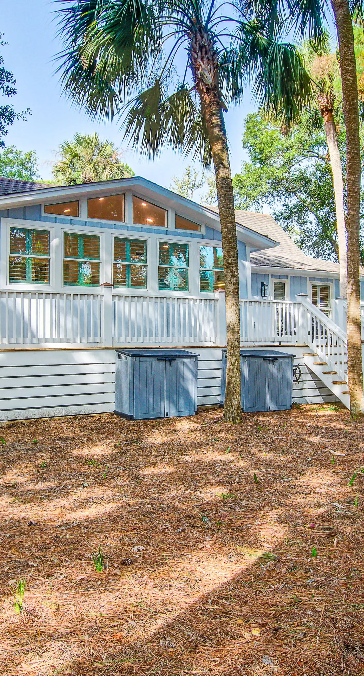 Stunning home, close to beach with large deck, pool & outdoor shower