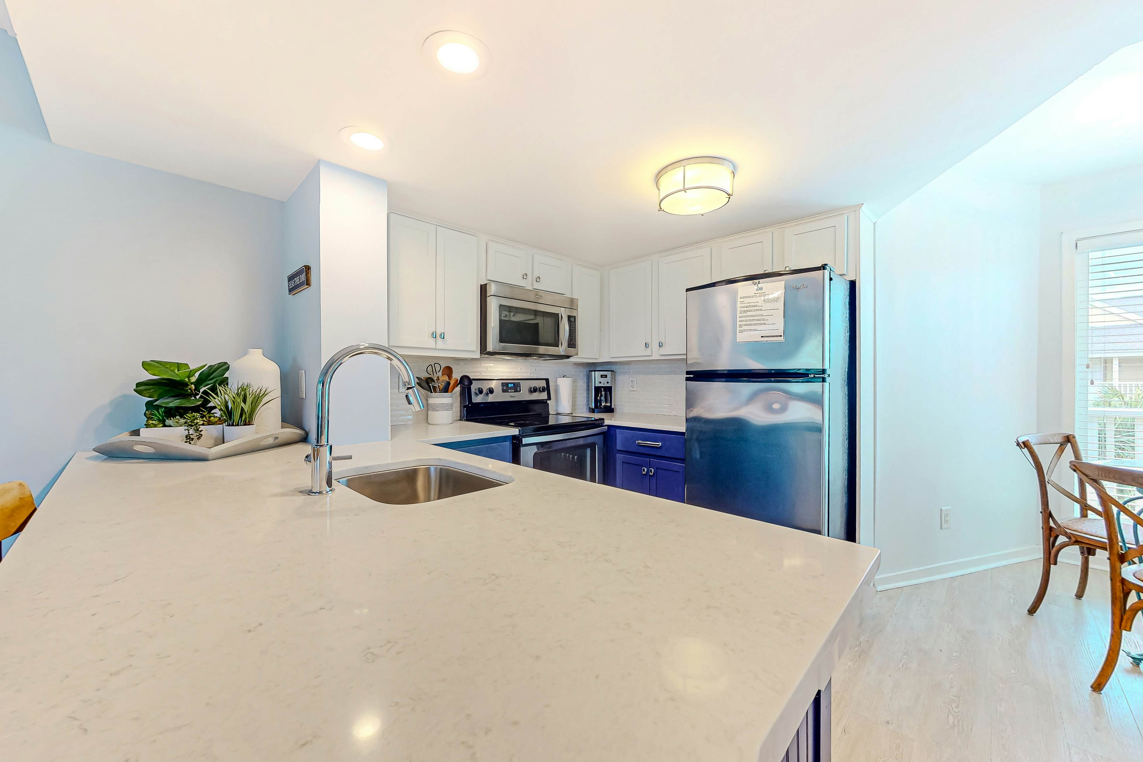 Two-story condo near beach with on-site pool & screened deck