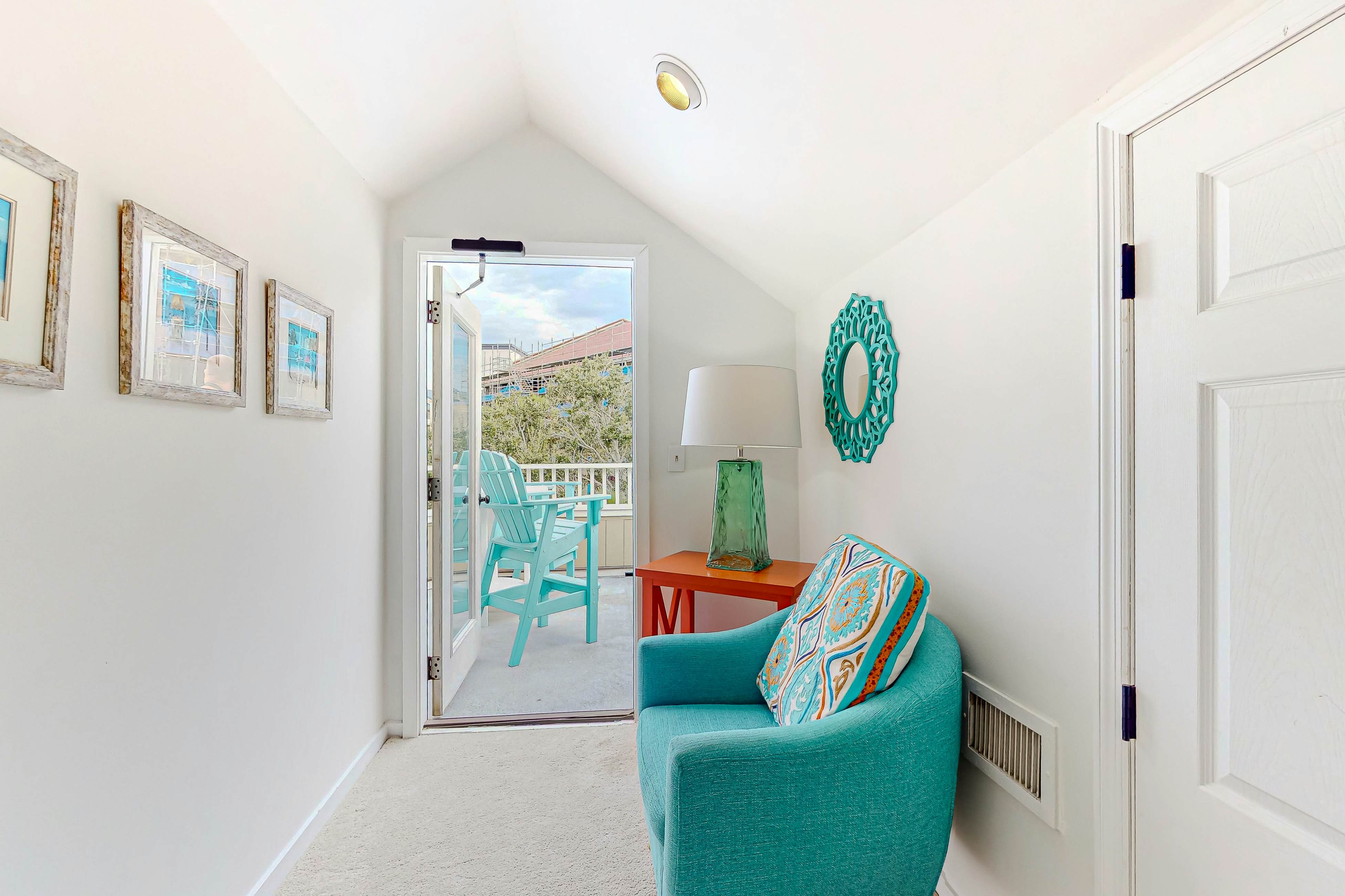 Two-story condo near beach with on-site pool & screened deck