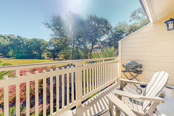 Golf course-front condo with beach access, golf views, outdoor pool, tennis, W/D