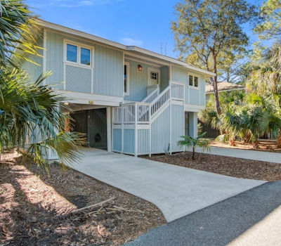 Palm-surrounded abode with screened-in balcony, chef's kitchen, smart TVs, & W/D