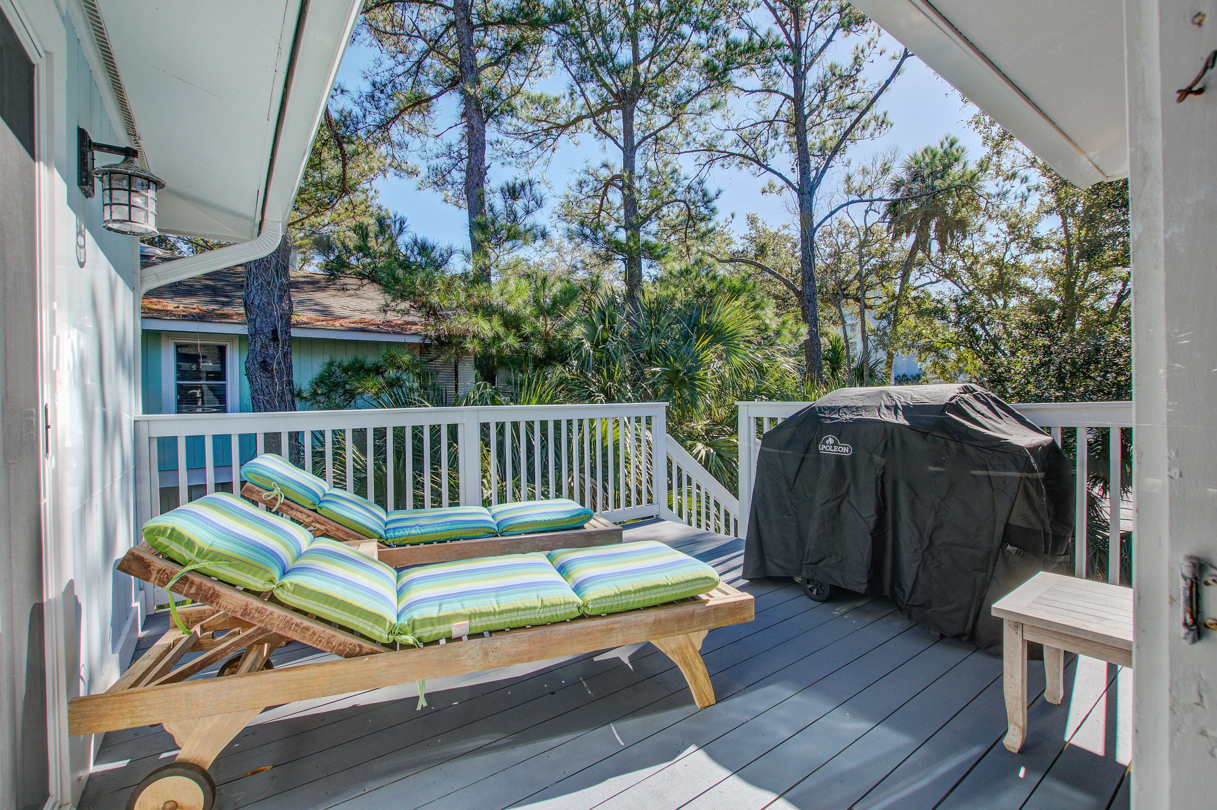 Palm-surrounded abode with screened-in balcony, chef's kitchen, smart TVs, & W/D