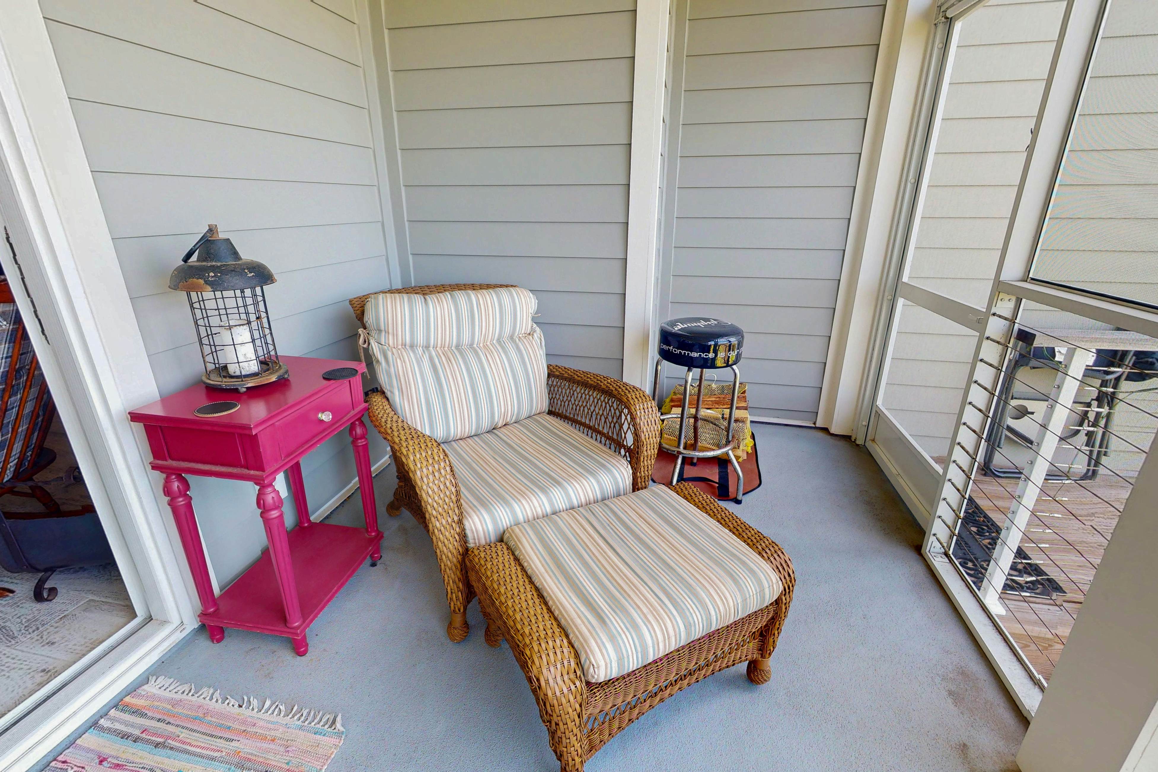 1st-floor riverfront condo w/spectacular river views, balcony, and central AC