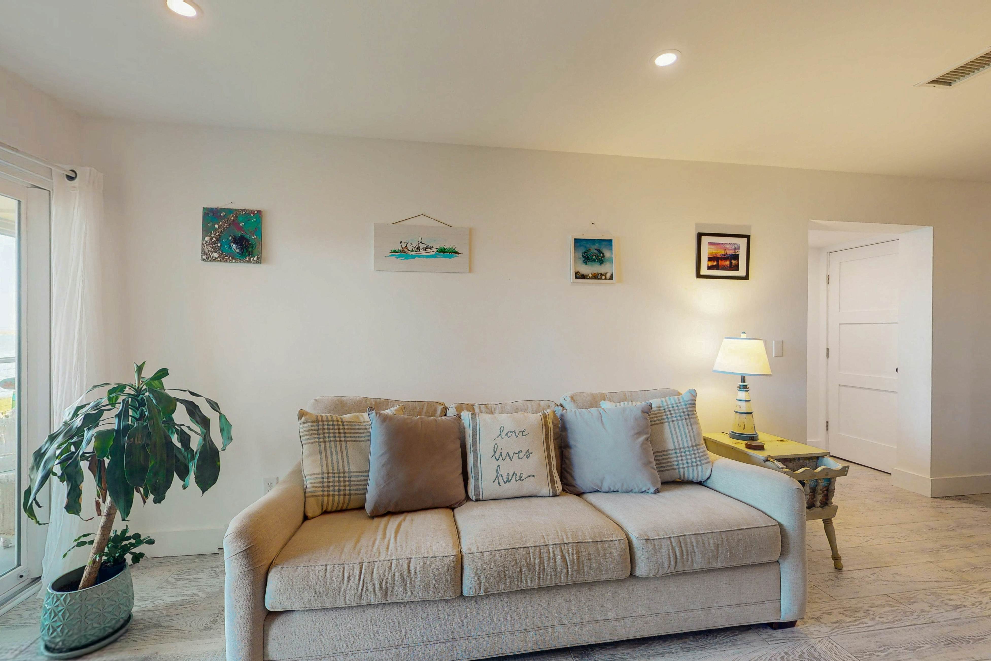 1st-floor riverfront condo w/spectacular river views, balcony, and central AC