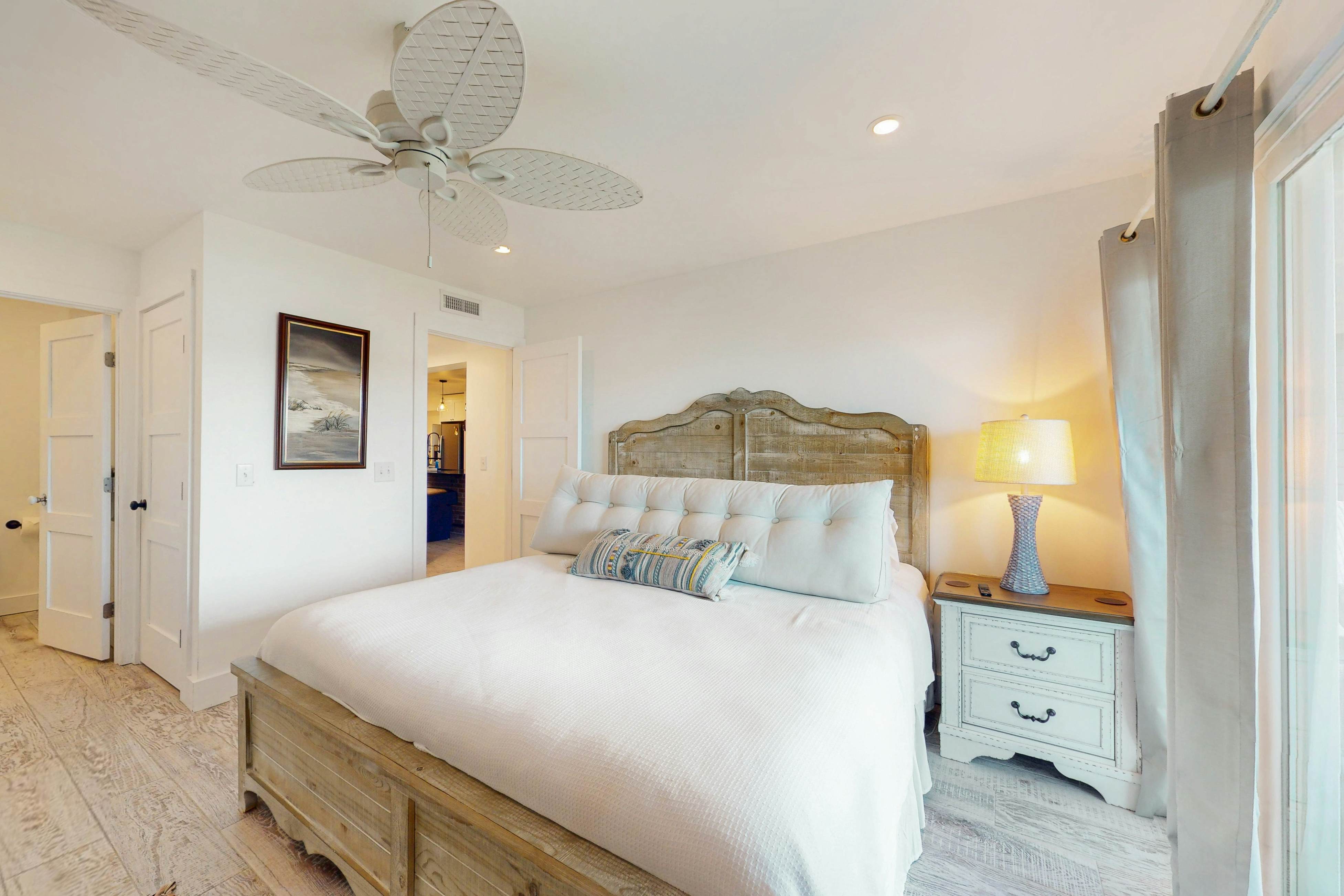 1st-floor riverfront condo w/spectacular river views, balcony, and central AC